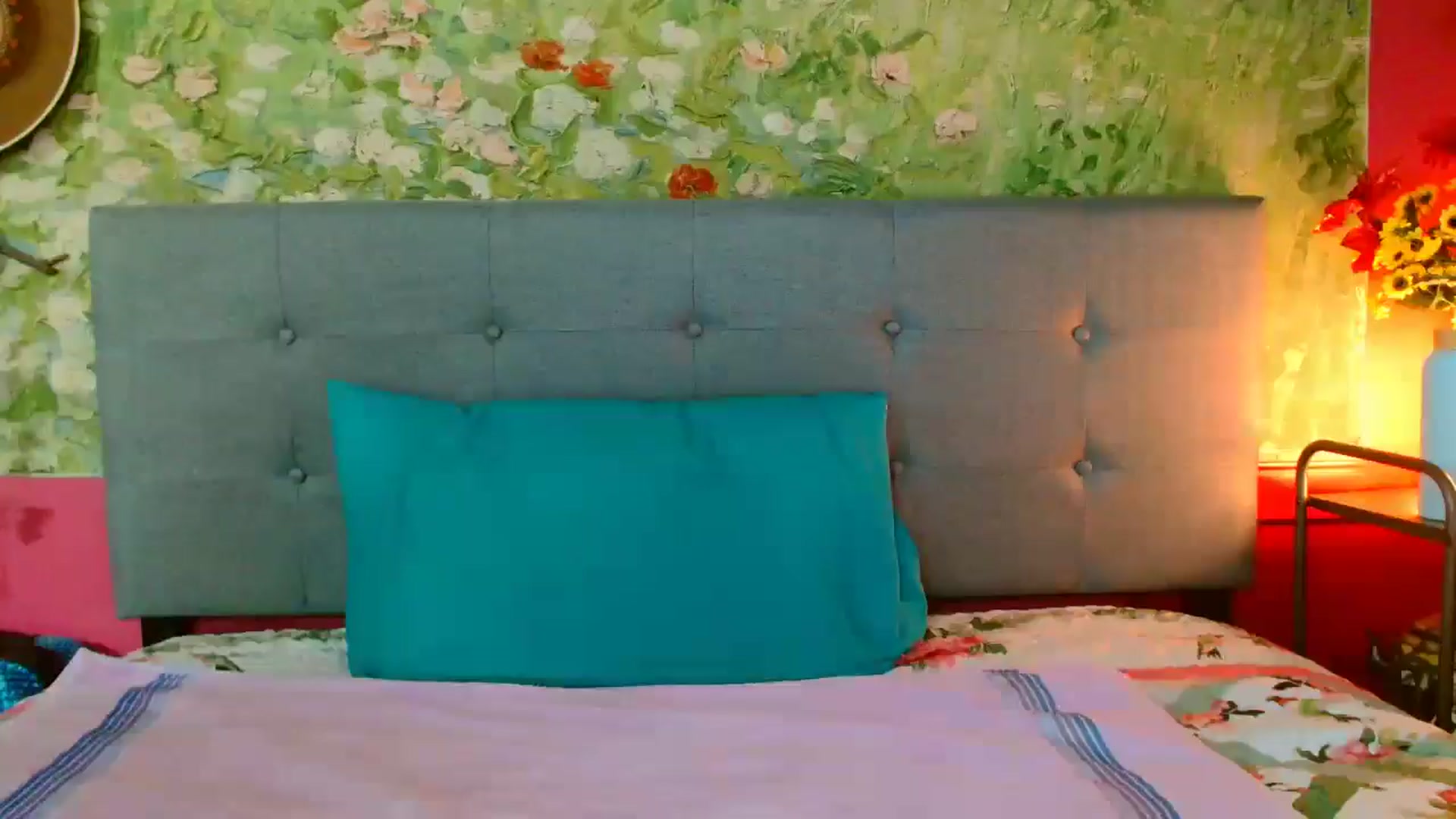 Gallery image thumbnail from CashmereFoxxx's myfreecams stream on, 05/22/2024, 18:37 image 1 of 20