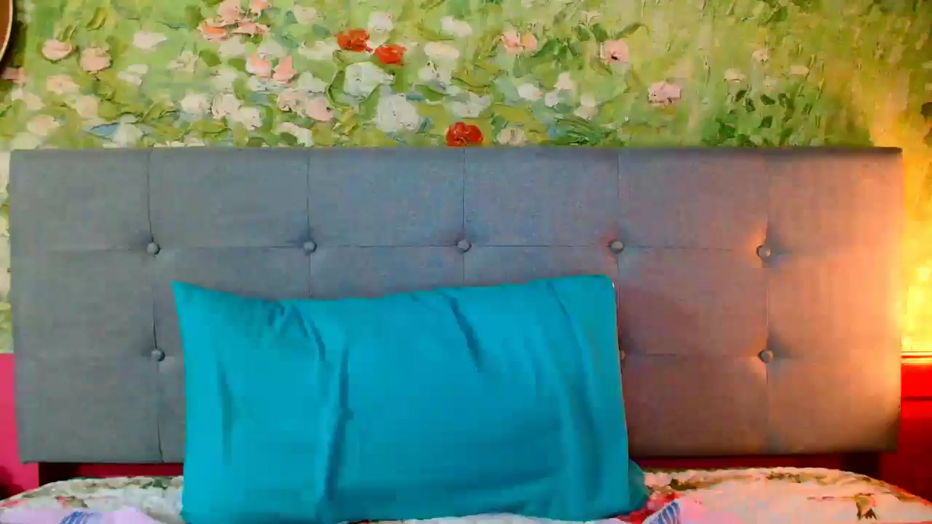 Gallery image thumbnail from CashmereFoxxx's myfreecams stream on, 05/22/2024, 20:23 image 13 of 20