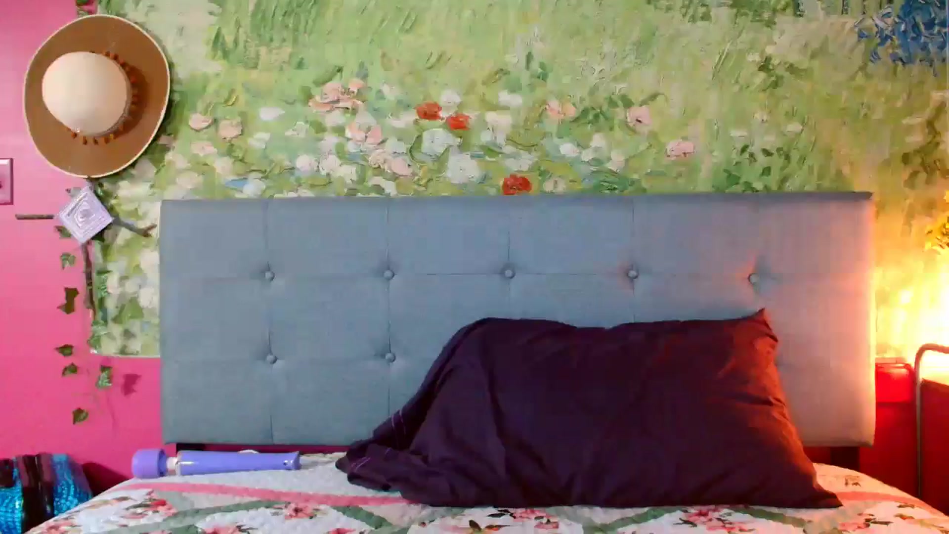 Gallery image thumbnail from CashmereFoxxx's myfreecams stream on, 05/27/2024, 04:37 image 1 of 20