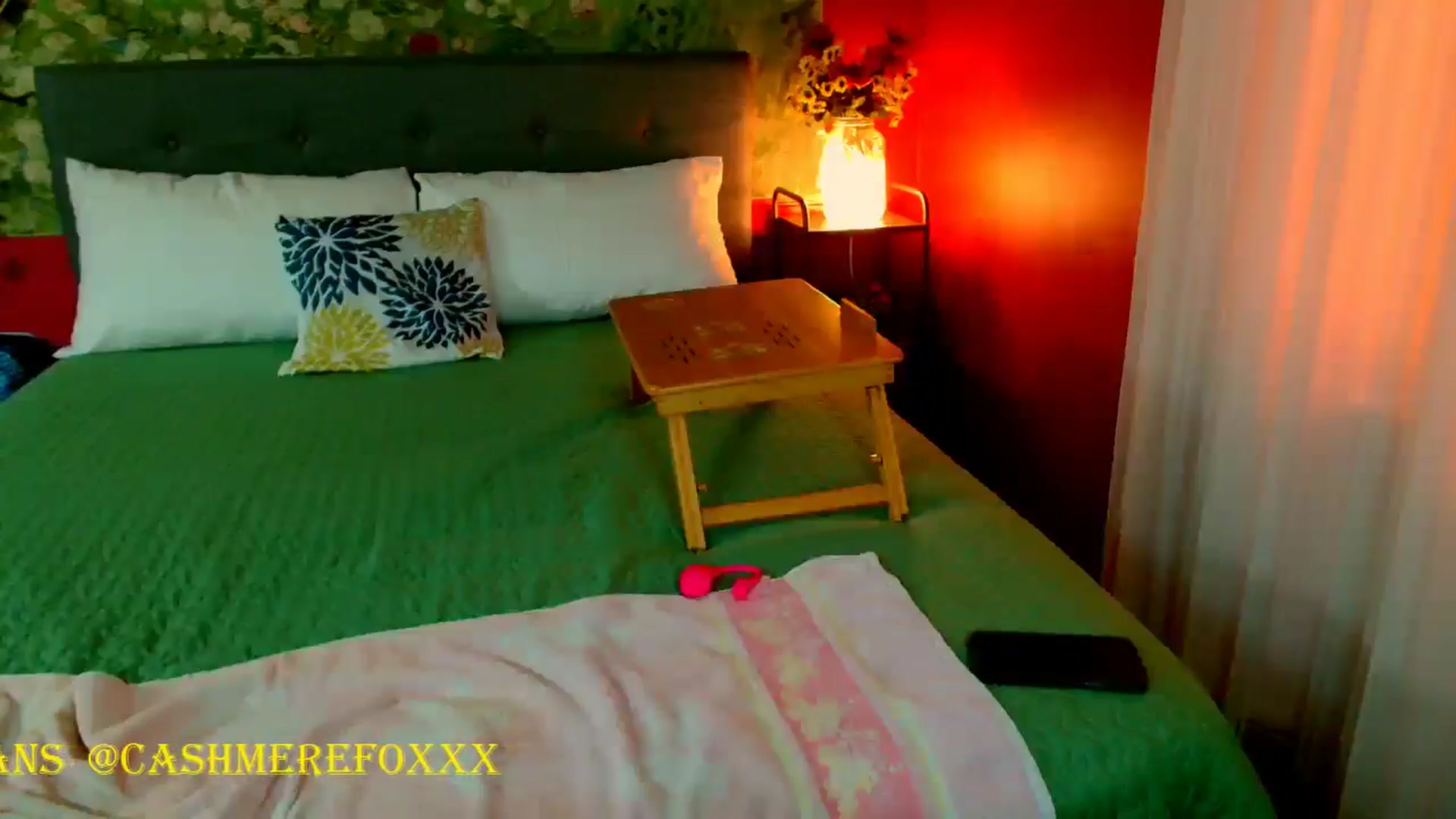 Gallery image thumbnail from CashmereFoxxx's myfreecams stream on, 05/31/2024, 20:13 image 9 of 20