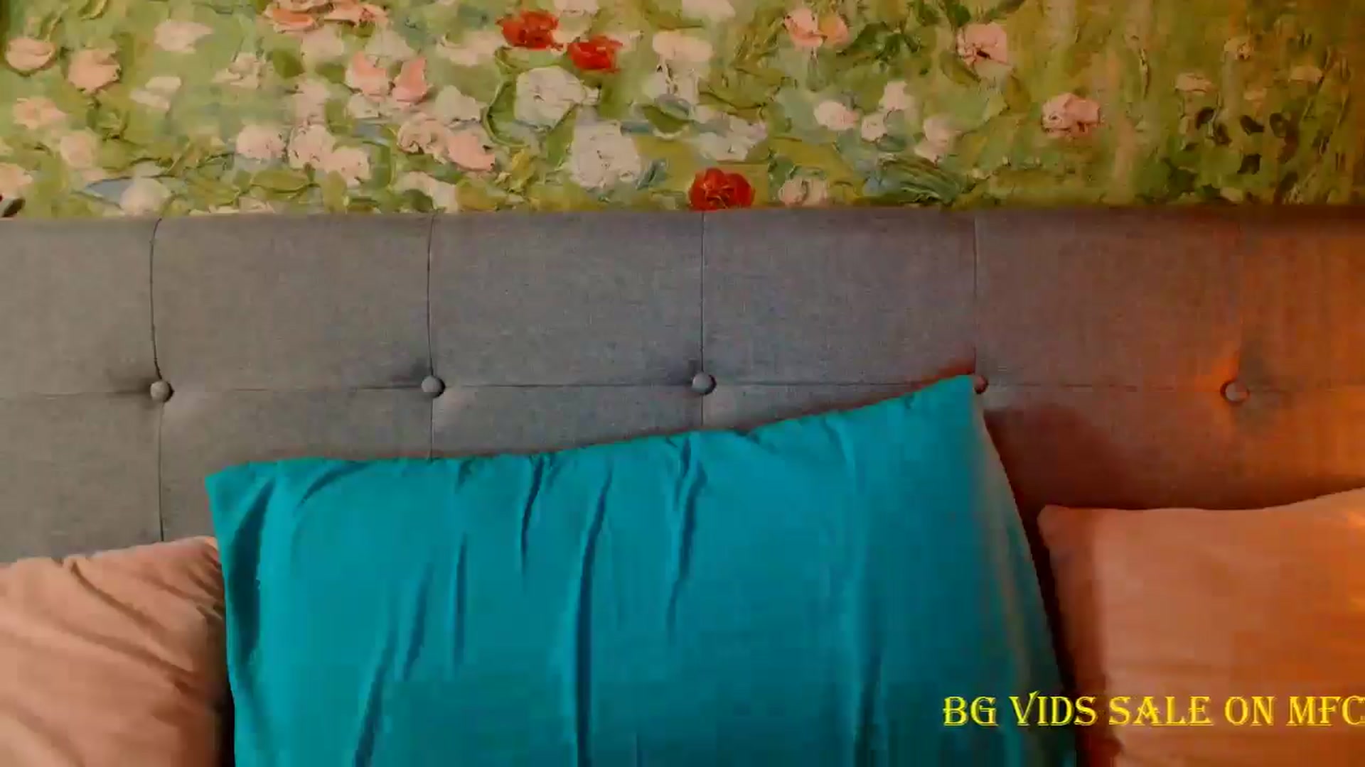 Gallery image thumbnail from CashmereFoxxx's myfreecams stream on, 06/03/2024, 19:24 image 6 of 20