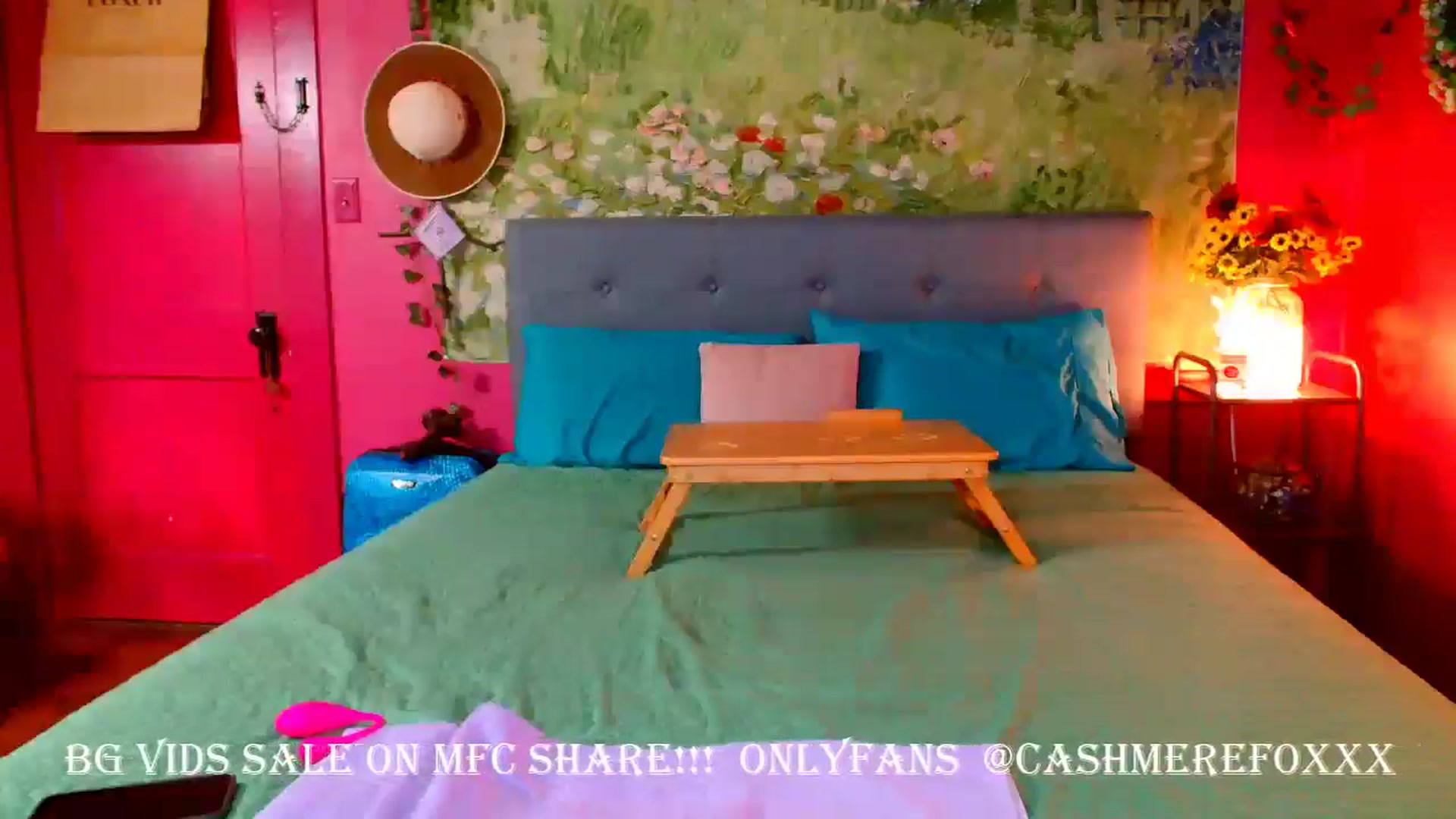 Gallery image thumbnail from CashmereFoxxx's myfreecams stream on, 06/07/2024, 19:59 image 7 of 20