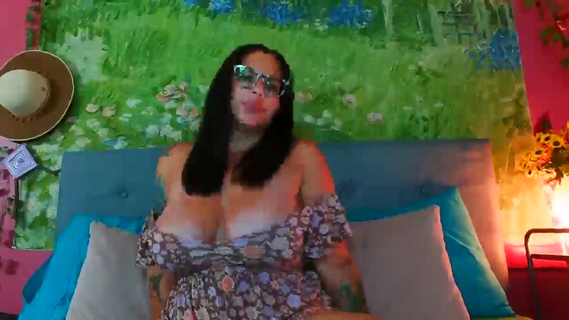 Gallery image thumbnail from CashmereFoxxx's myfreecams stream on, 06/10/2024, 21:21 image 13 of 20
