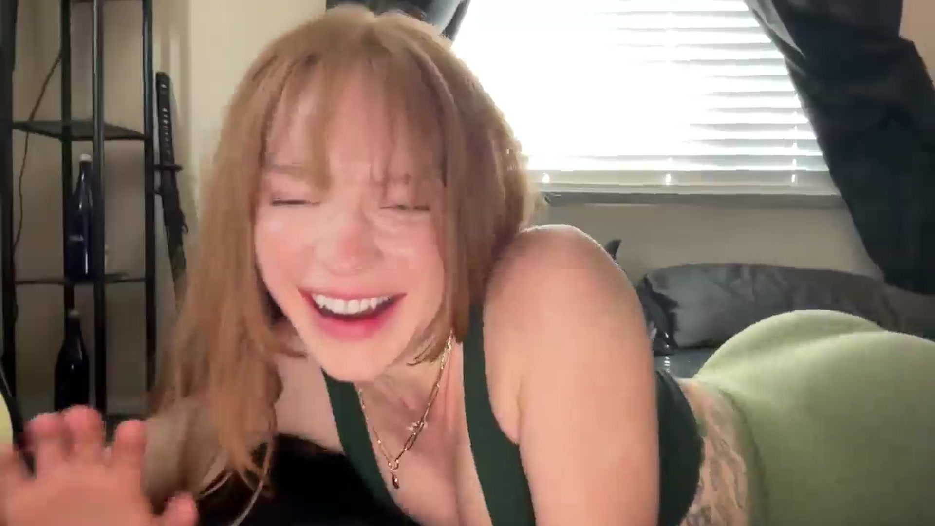 Gallery image thumbnail from Cashmire's myfreecams stream on, 11/06/2024, 18:20 image 5 of 20