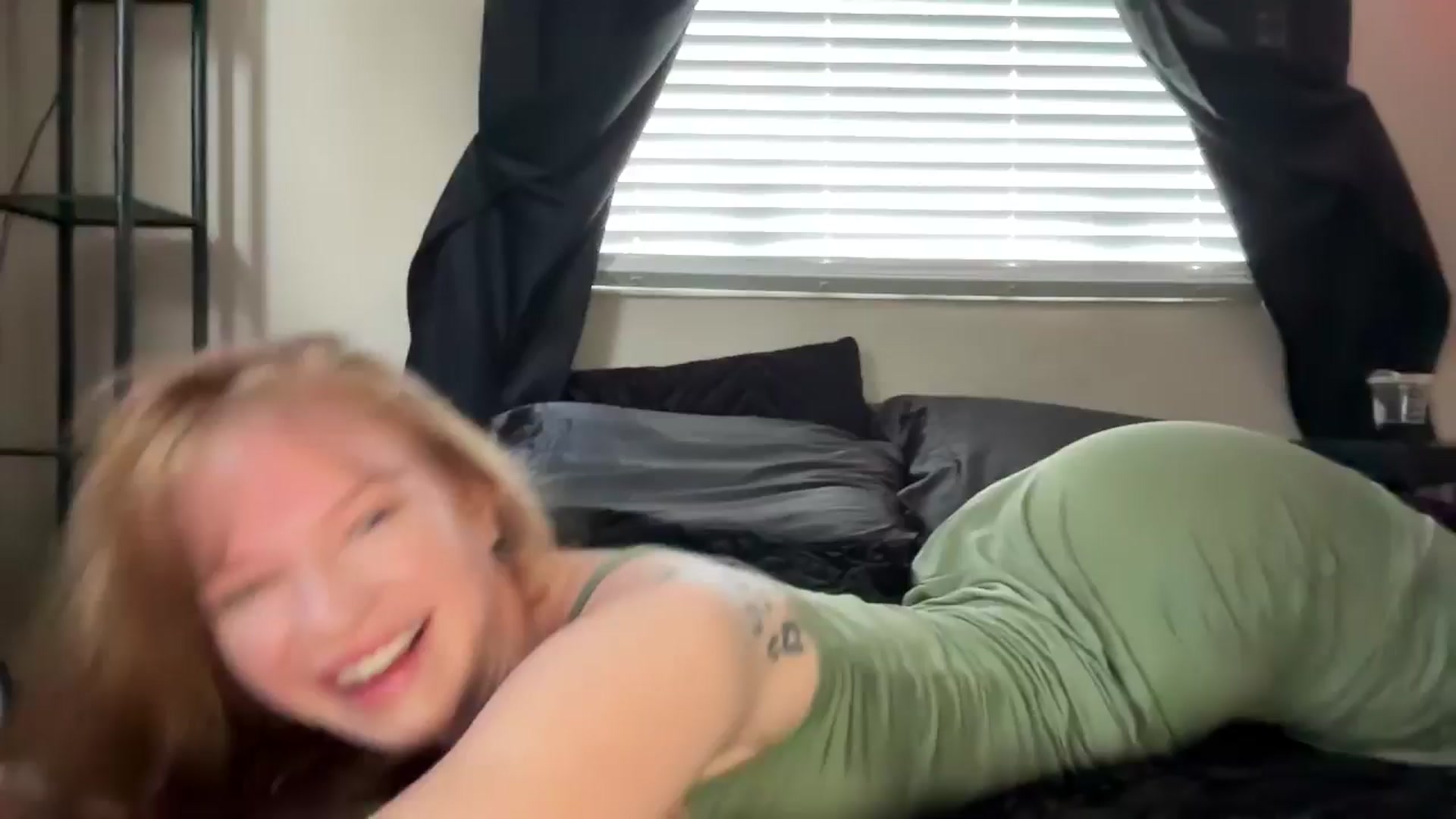 Gallery image thumbnail from Cashmire's myfreecams stream on, 11/09/2024, 16:29 image 12 of 20