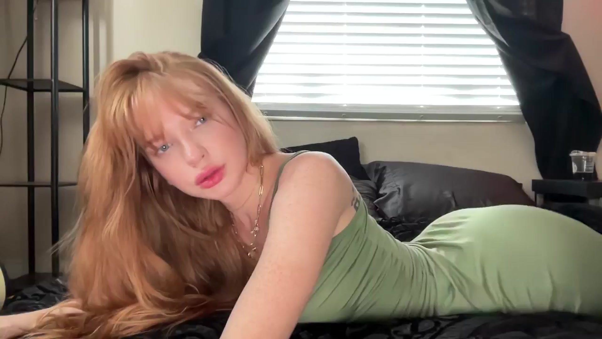 Gallery image thumbnail from Cashmire's myfreecams stream on, 11/09/2024, 16:29 image 4 of 20