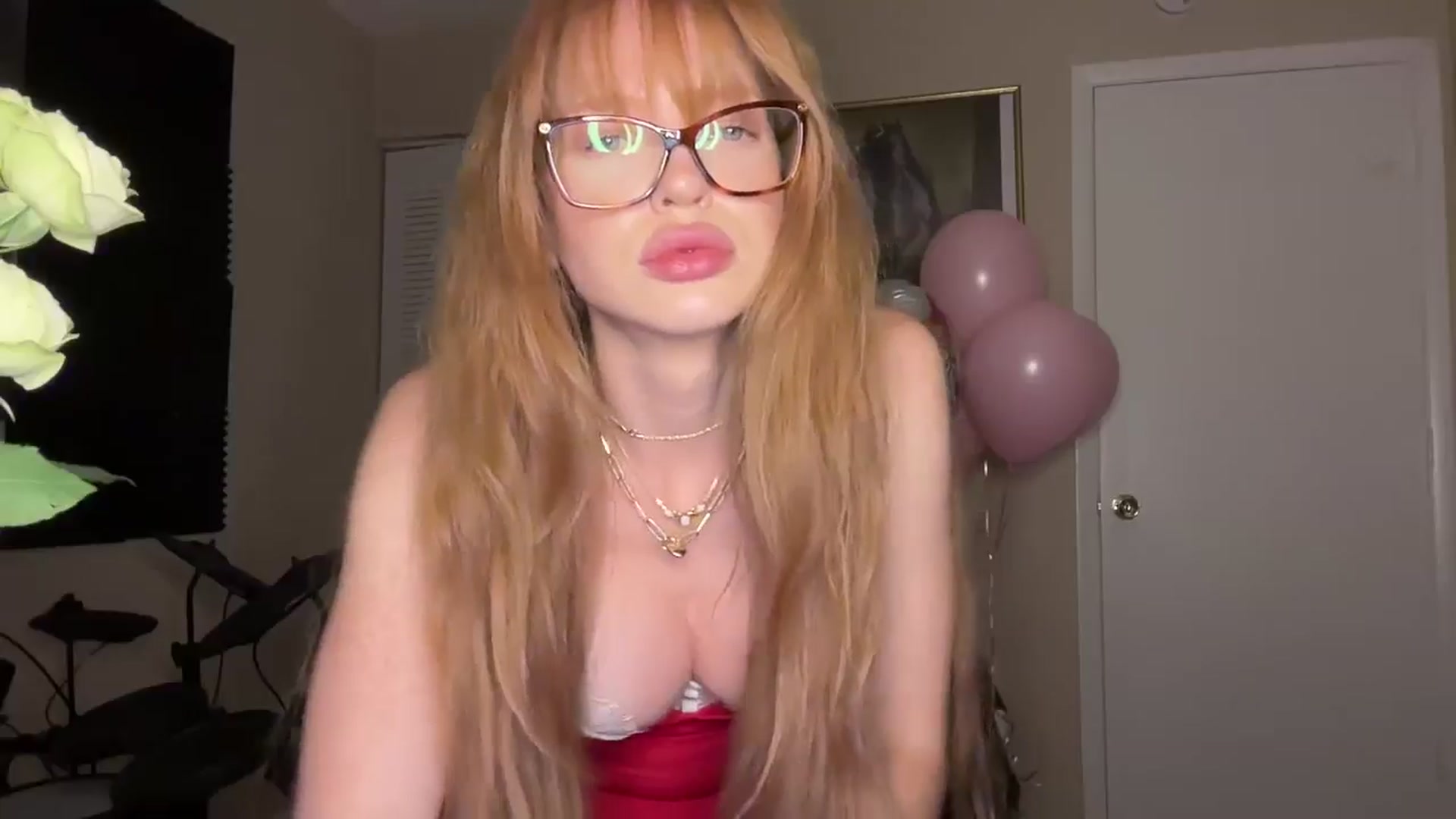 Gallery image thumbnail from Cashmire's myfreecams stream on, 12/24/2024, 24:28 image 10 of 20