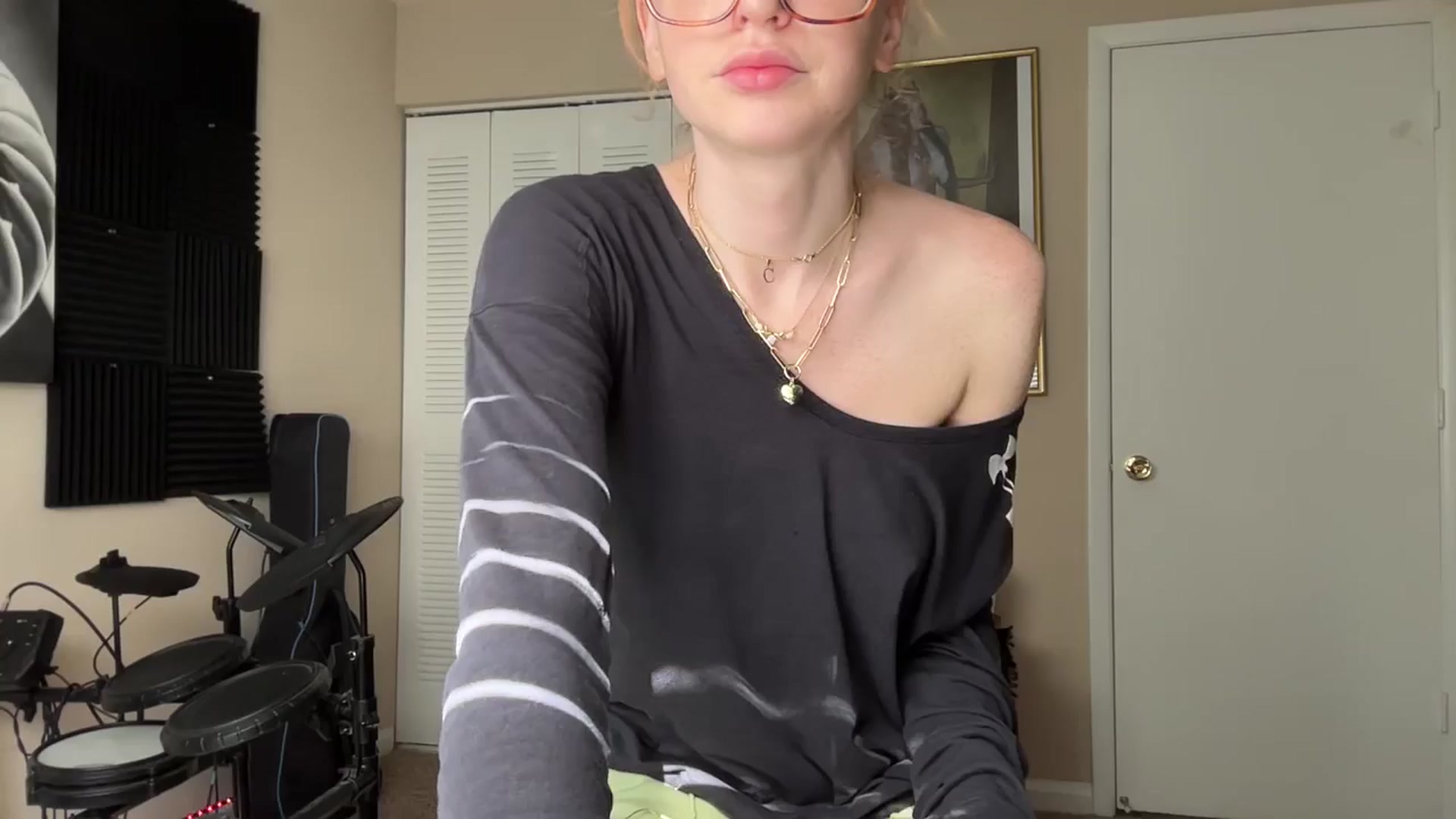 Gallery image thumbnail from Cashmire's myfreecams stream on, 12/26/2024, 16:45 image 17 of 20