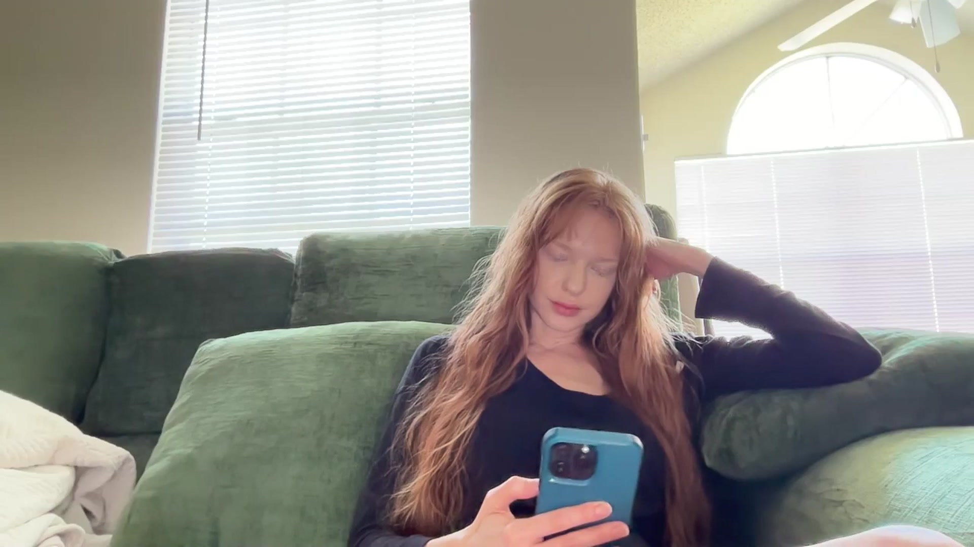 Gallery image thumbnail from Cashmire's myfreecams stream on, 12/01/2025, 17:22 image 6 of 20