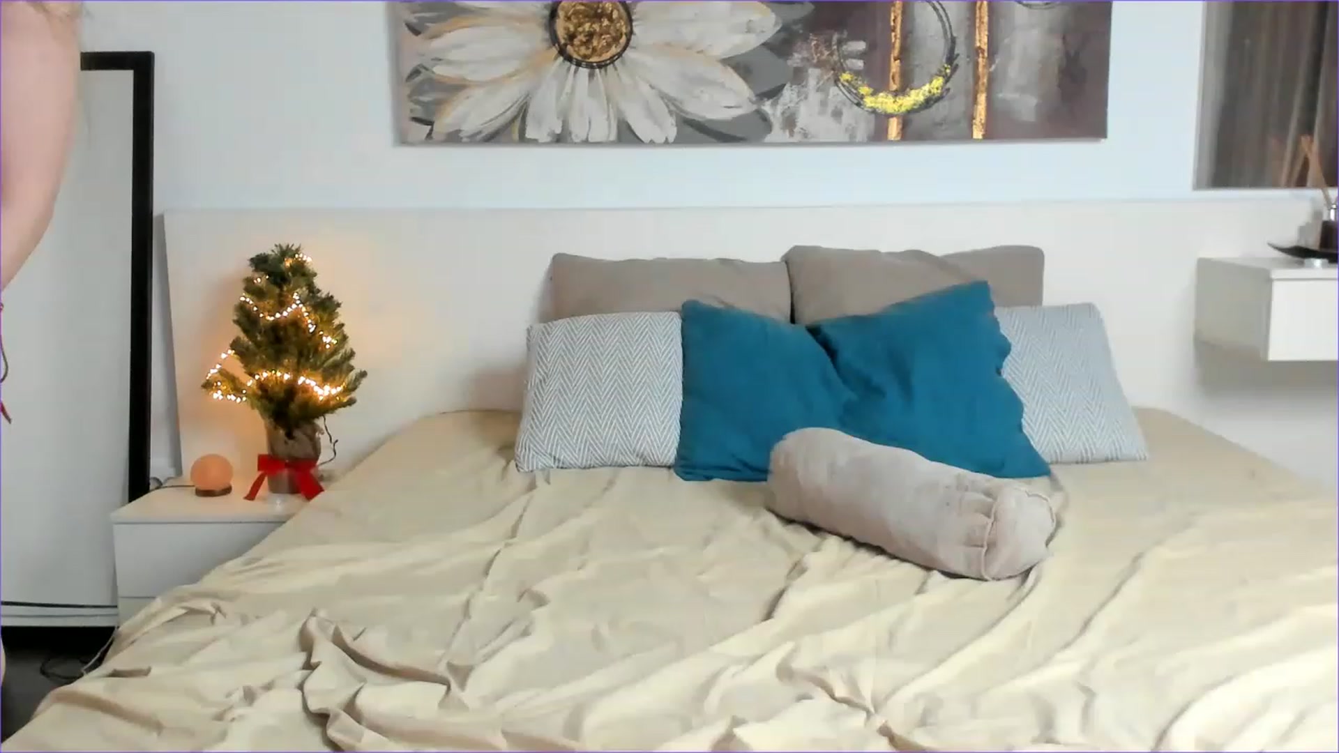 Gallery image thumbnail from CassidyJoy's myfreecams stream on, 12/25/2022, 22:08 image 10 of 20