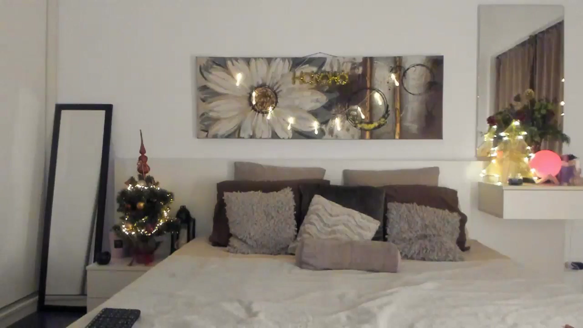 Gallery image thumbnail from CassidyJoy's myfreecams stream on, 12/05/2024, 19:41 image 19 of 20