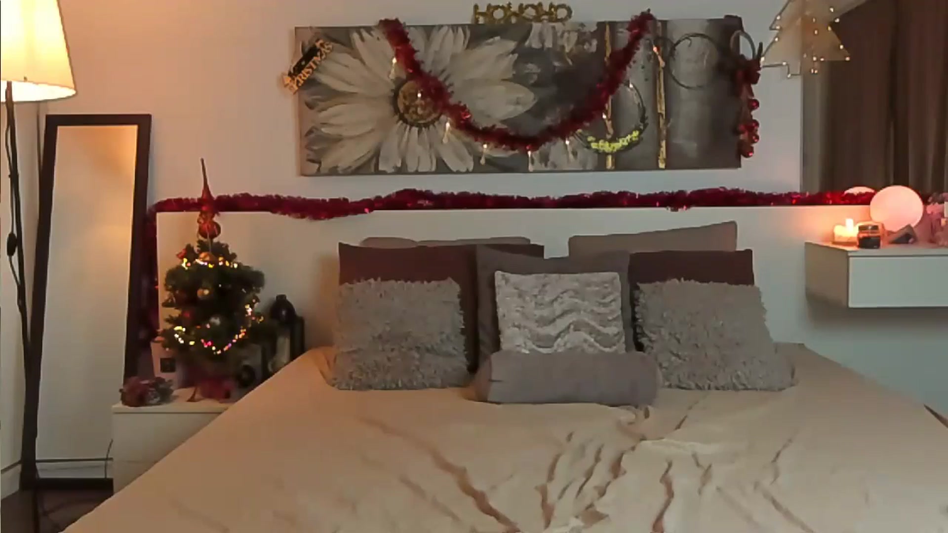 Gallery image thumbnail from CassidyJoy's myfreecams stream on, 12/26/2024, 20:47 image 11 of 20