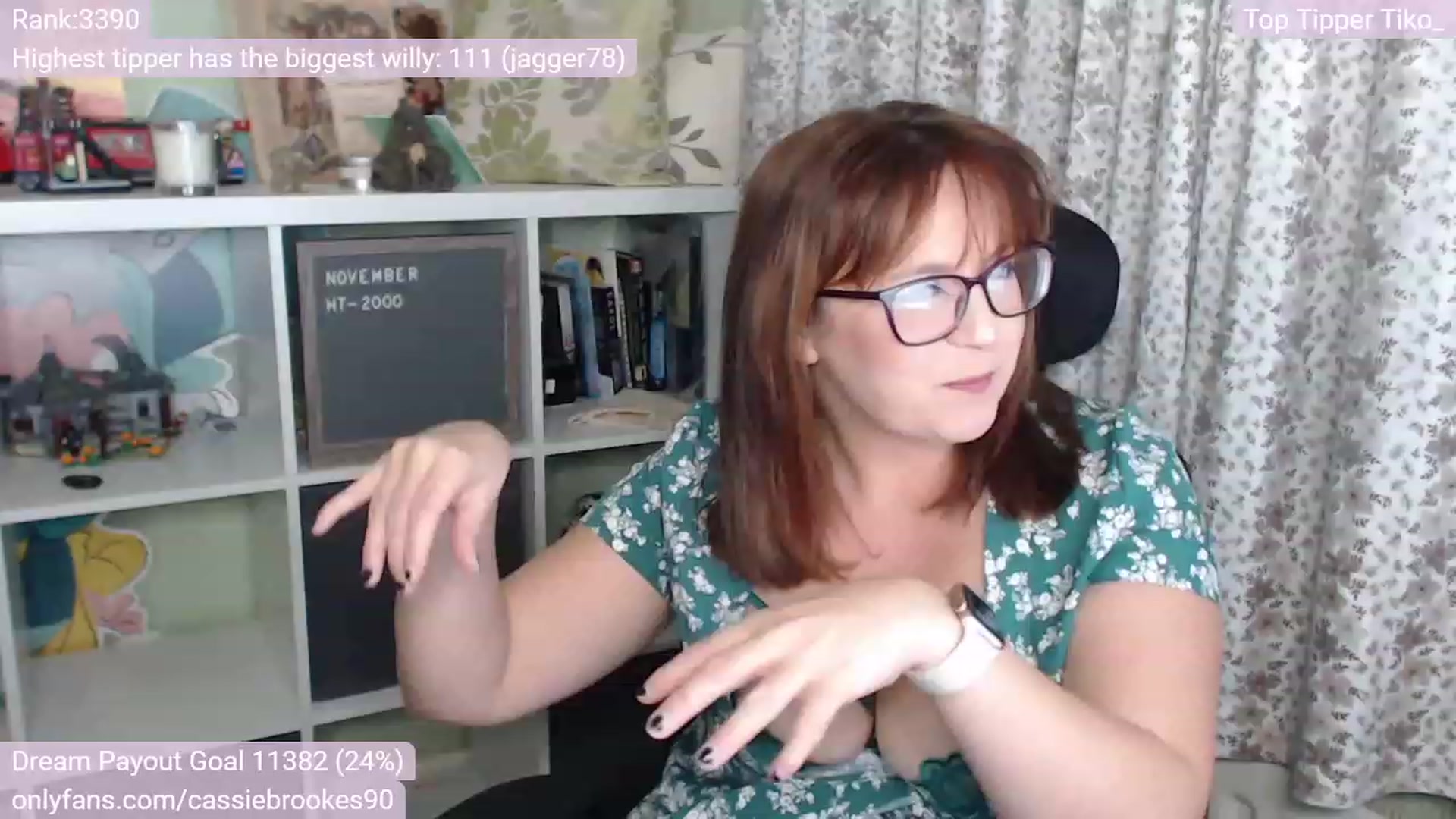 Gallery image thumbnail from CassieBrookes's myfreecams stream on, 11/19/2022, 18:38 image 7 of 20