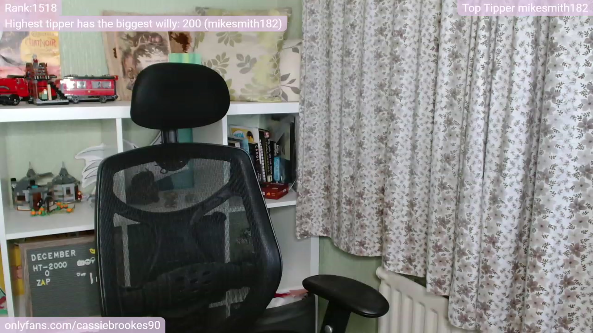 Gallery image thumbnail from CassieBrookes's myfreecams stream on, 12/10/2022, 19:03 image 10 of 20
