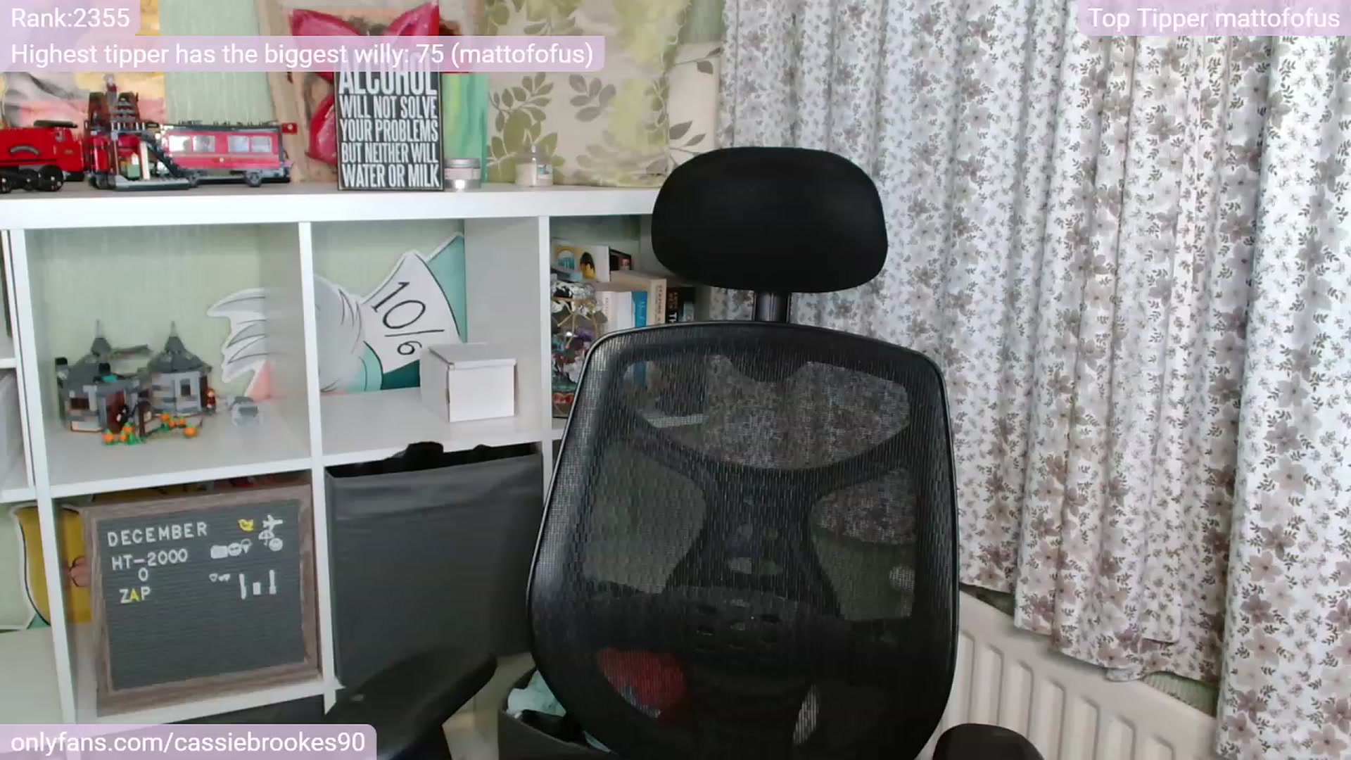 Gallery image thumbnail from CassieBrookes's myfreecams stream on, 12/22/2022, 16:35 image 8 of 20