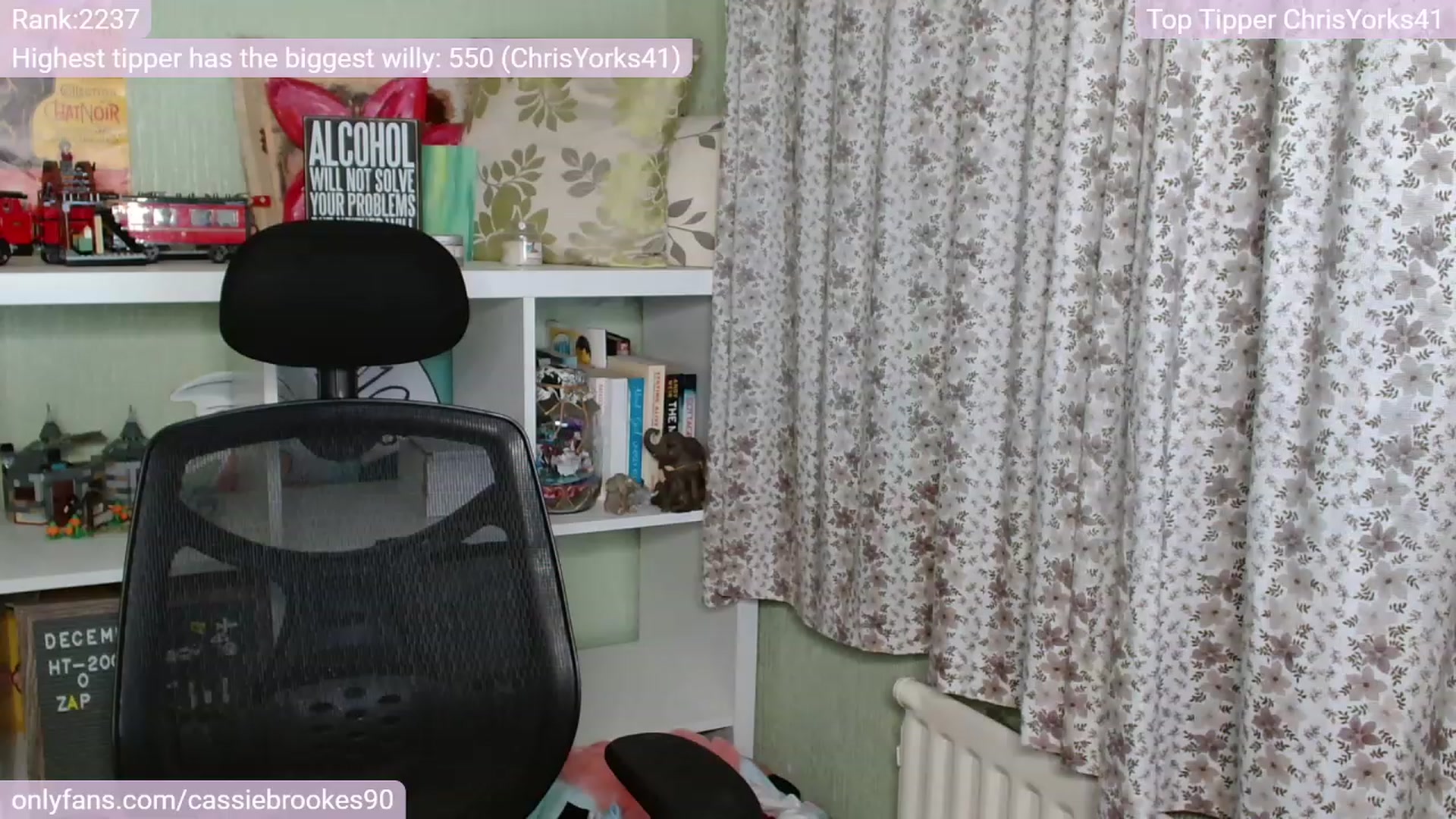 Gallery image thumbnail from CassieBrookes's myfreecams stream on, 12/22/2022, 17:54 image 7 of 20
