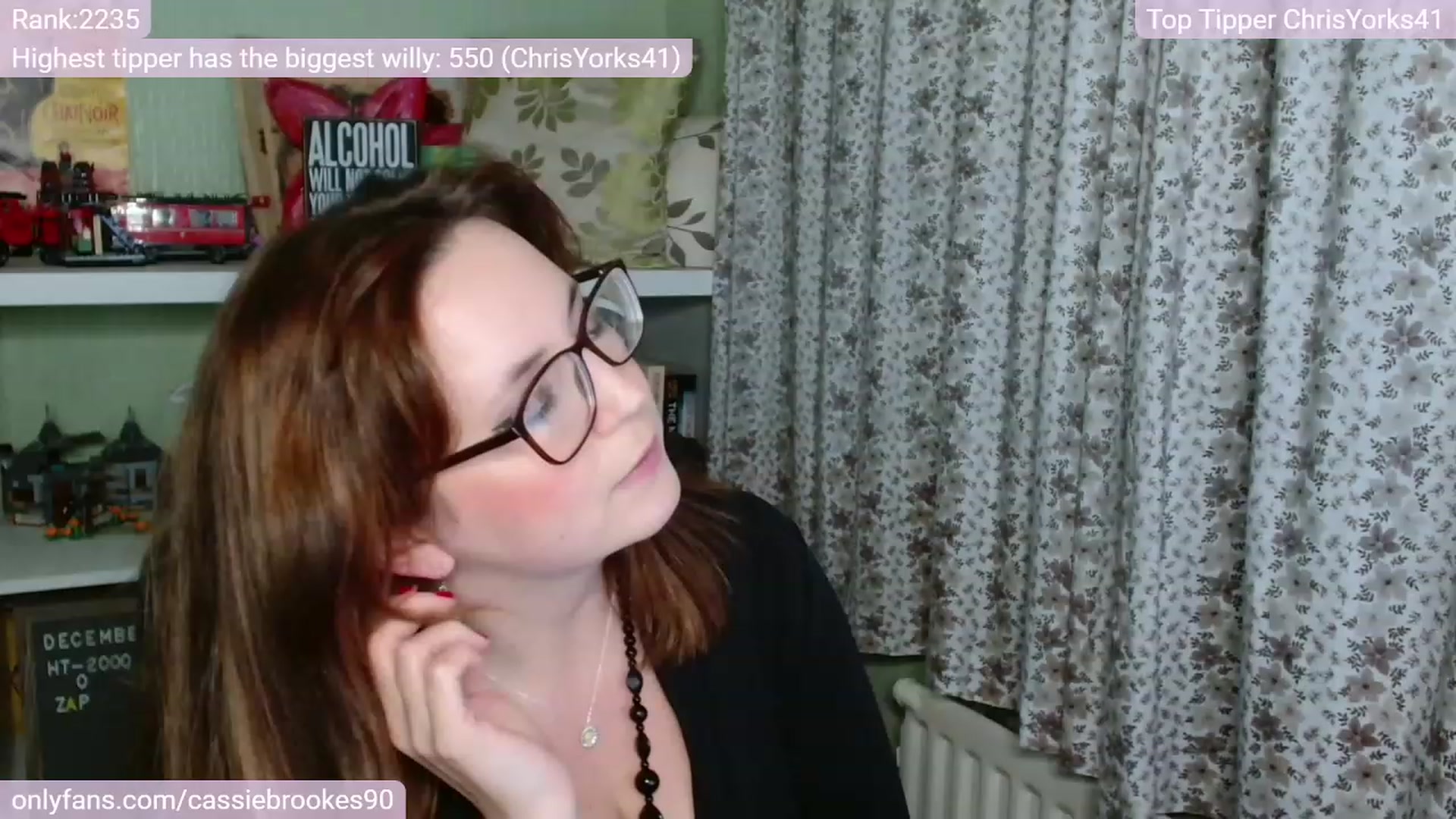 Gallery image thumbnail from CassieBrookes's myfreecams stream on, 12/22/2022, 17:54 image 12 of 20