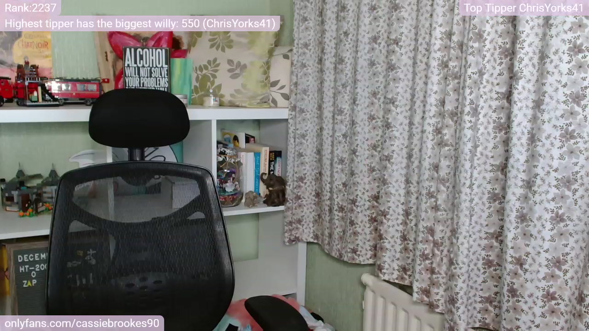 Gallery image thumbnail from CassieBrookes's myfreecams stream on, 12/22/2022, 17:54 image 6 of 20