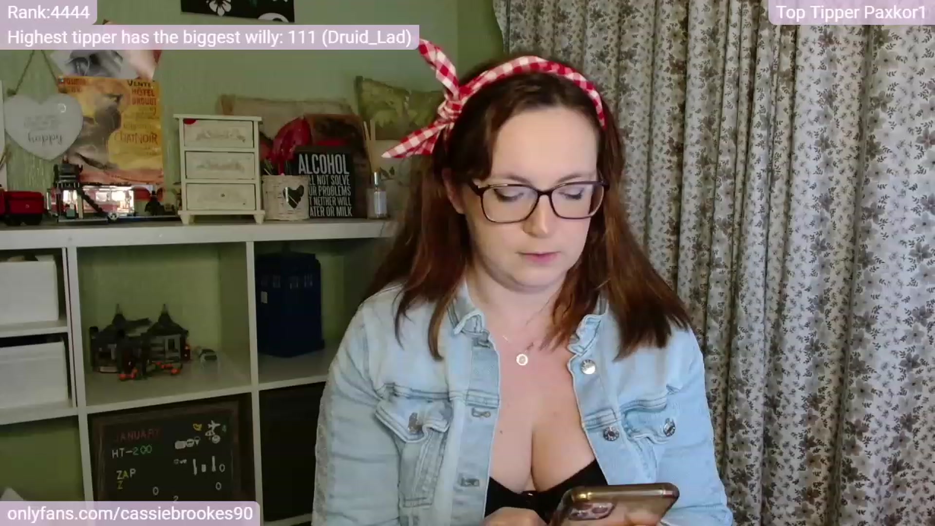 Gallery image thumbnail from CassieBrookes's myfreecams stream on, 01/06/2023, 21:11 image 6 of 20