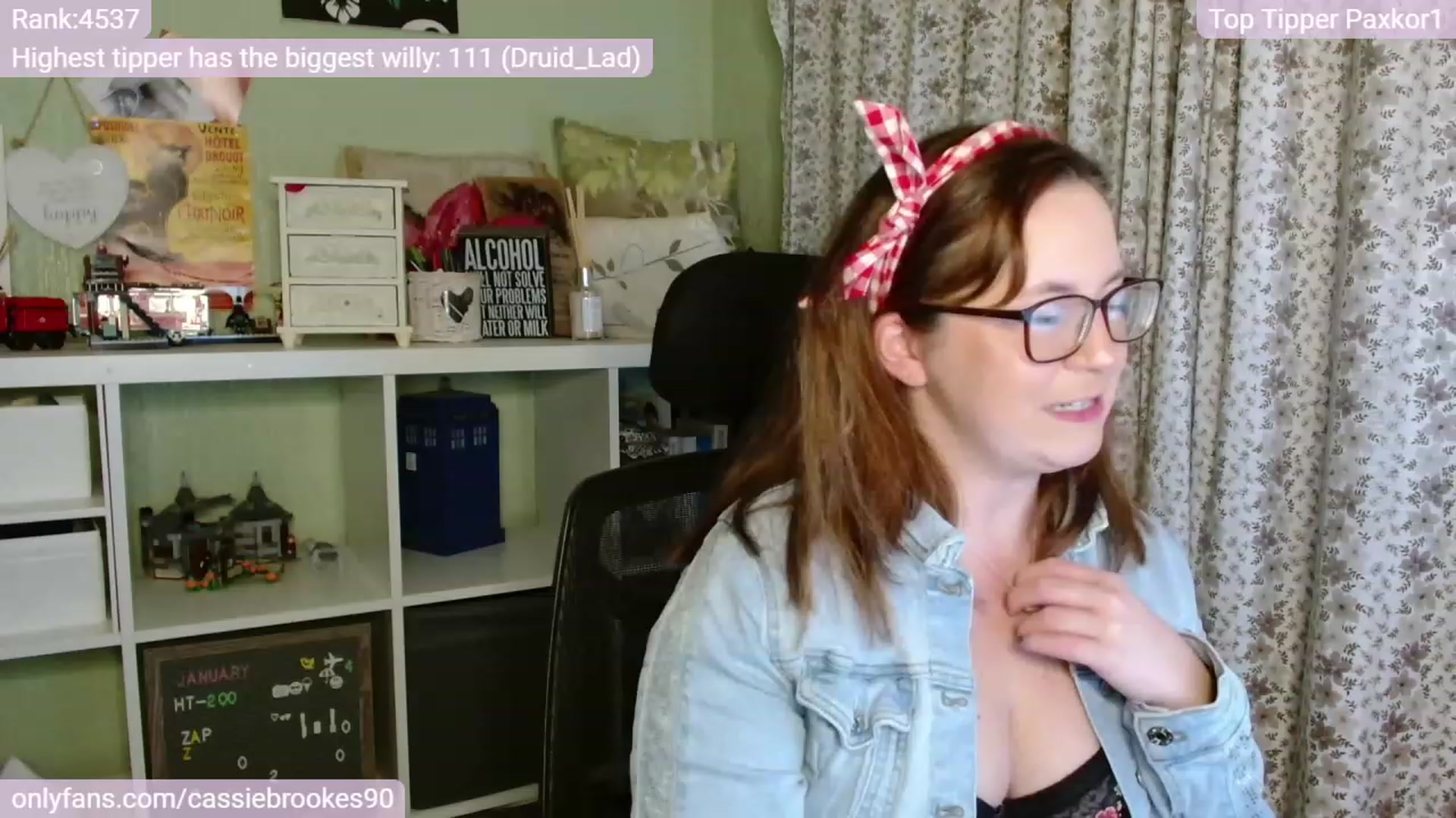Gallery image thumbnail from CassieBrookes's myfreecams stream on, 01/06/2023, 21:11 image 2 of 20