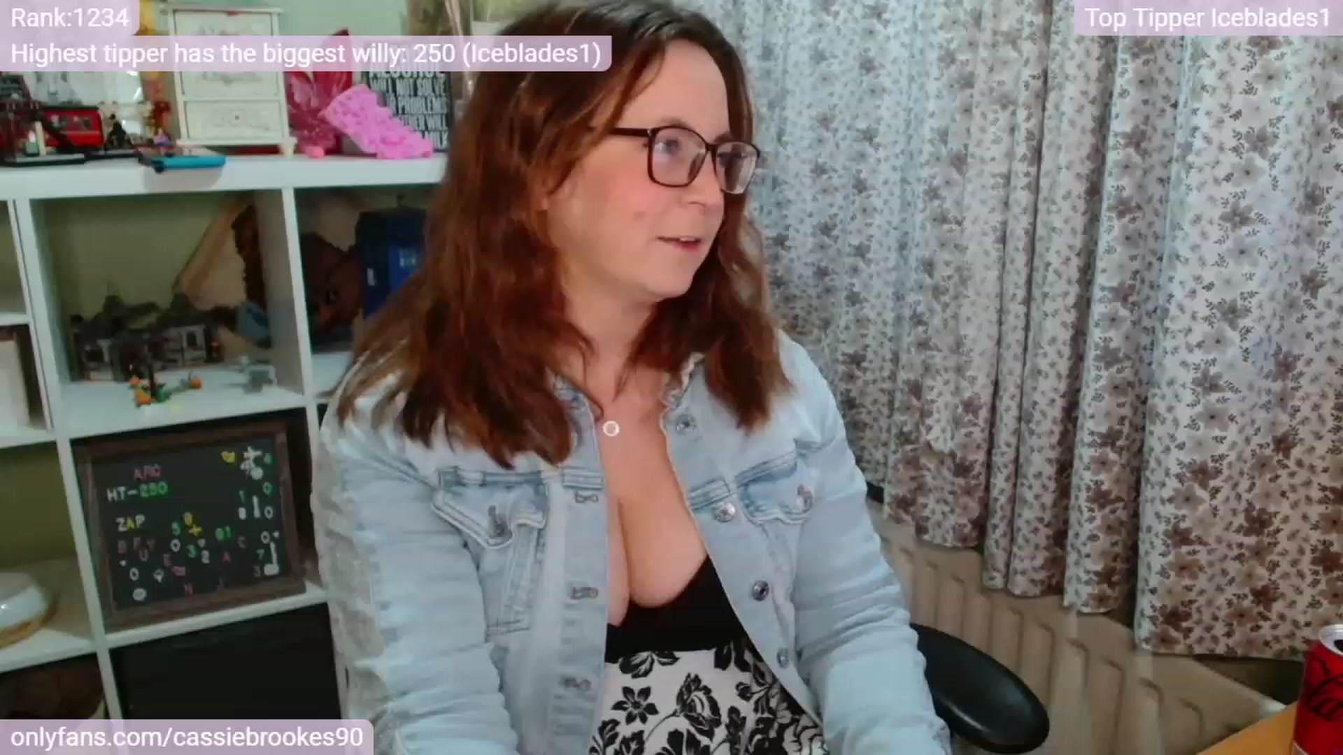 Gallery image thumbnail from CassieBrookes's myfreecams stream on, 03/01/2023, 19:05 image 5 of 20