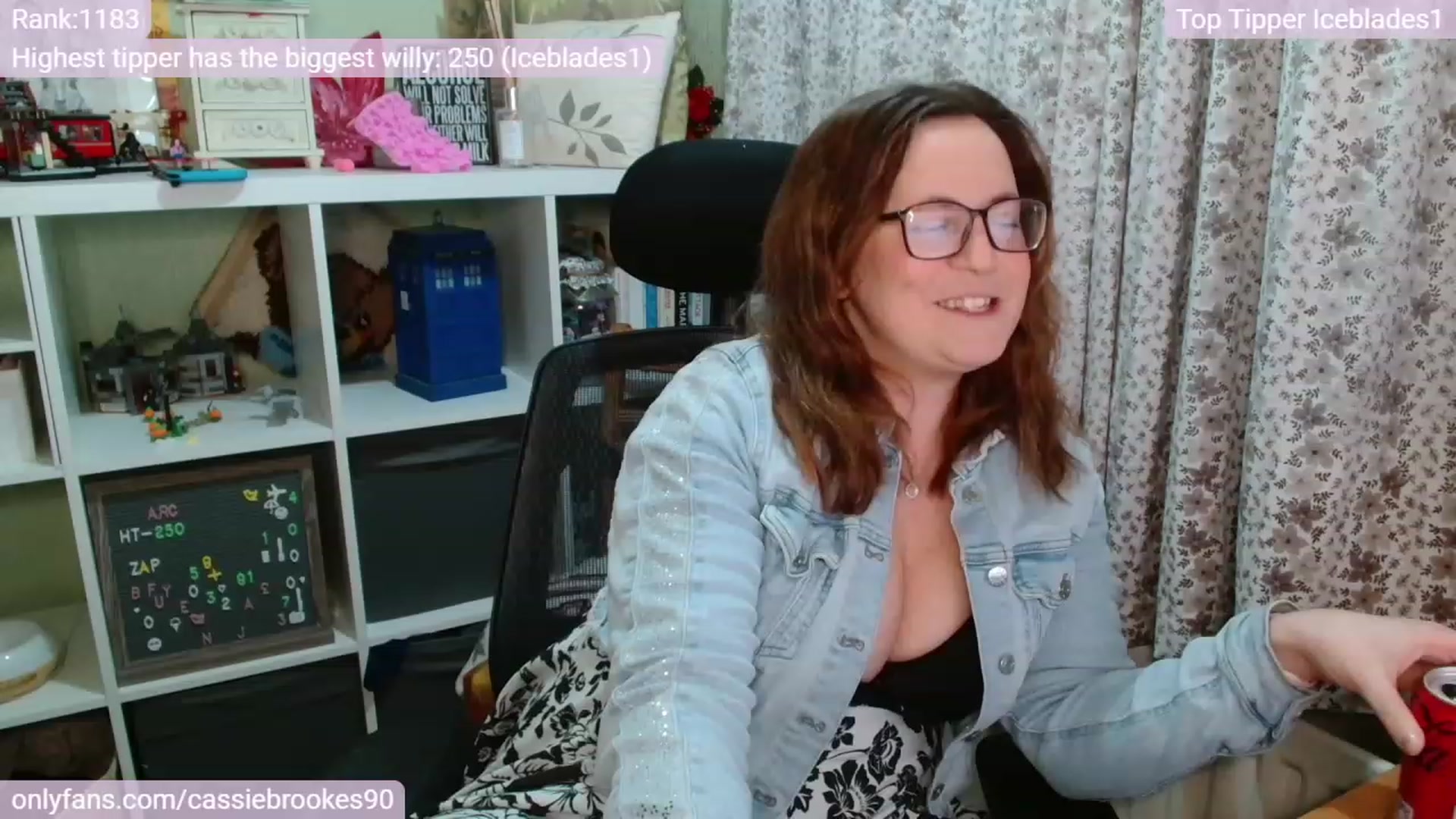 Gallery image thumbnail from CassieBrookes's myfreecams stream on, 03/01/2023, 19:05 image 17 of 20
