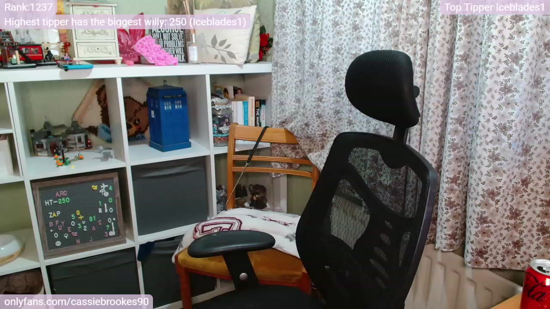 Gallery image thumbnail from CassieBrookes's myfreecams stream on, 03/01/2023, 19:05 image 6 of 20