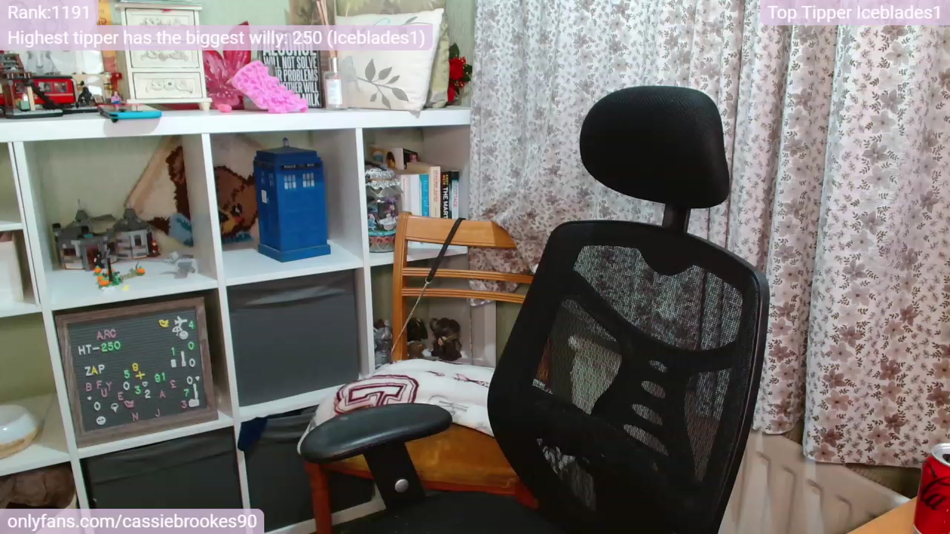Gallery image thumbnail from CassieBrookes's myfreecams stream on, 03/01/2023, 19:05 image 18 of 20