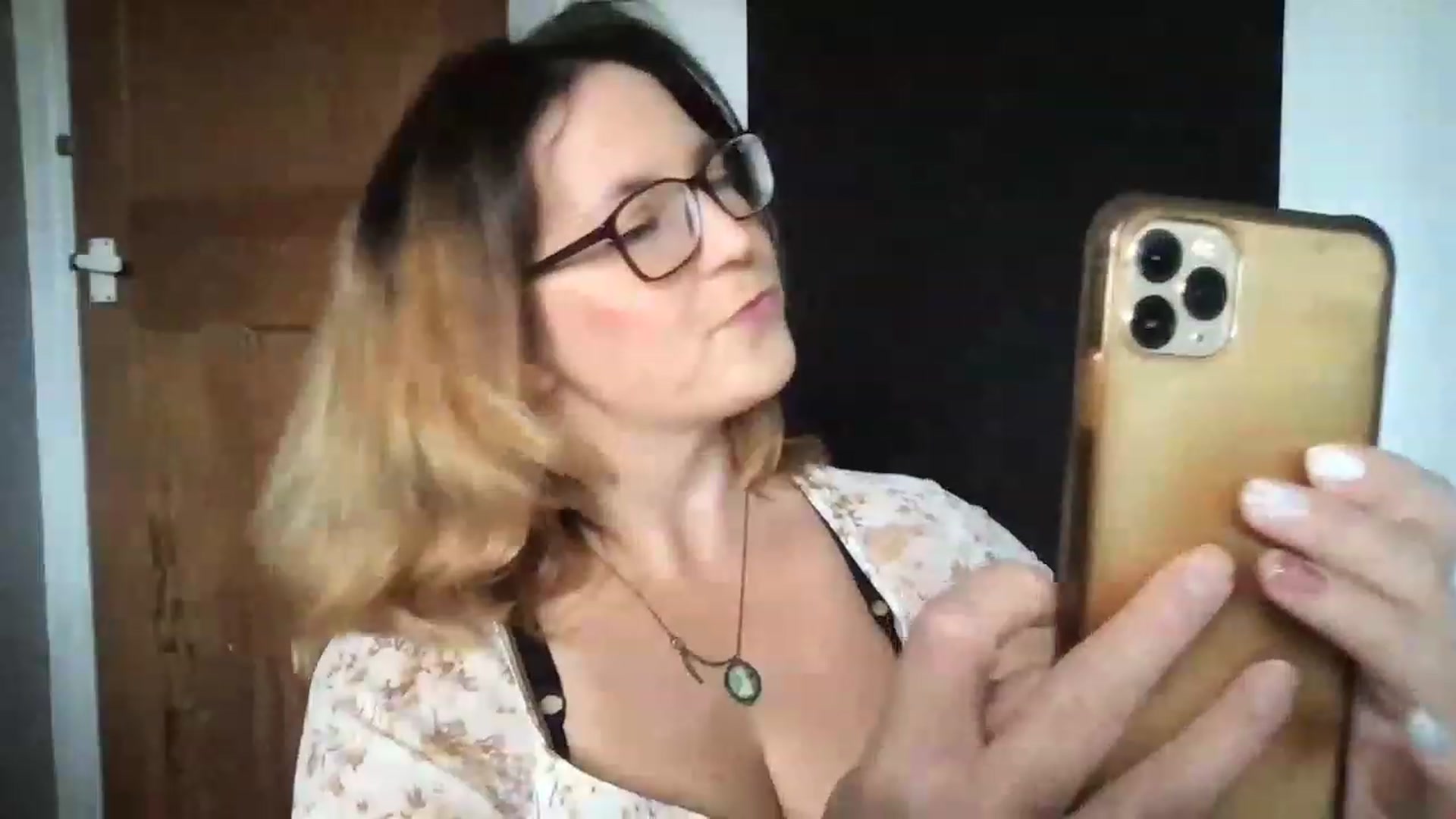 Gallery image thumbnail from CassieBrookes's myfreecams stream on, 07/30/2023, 18:39 image 4 of 20
