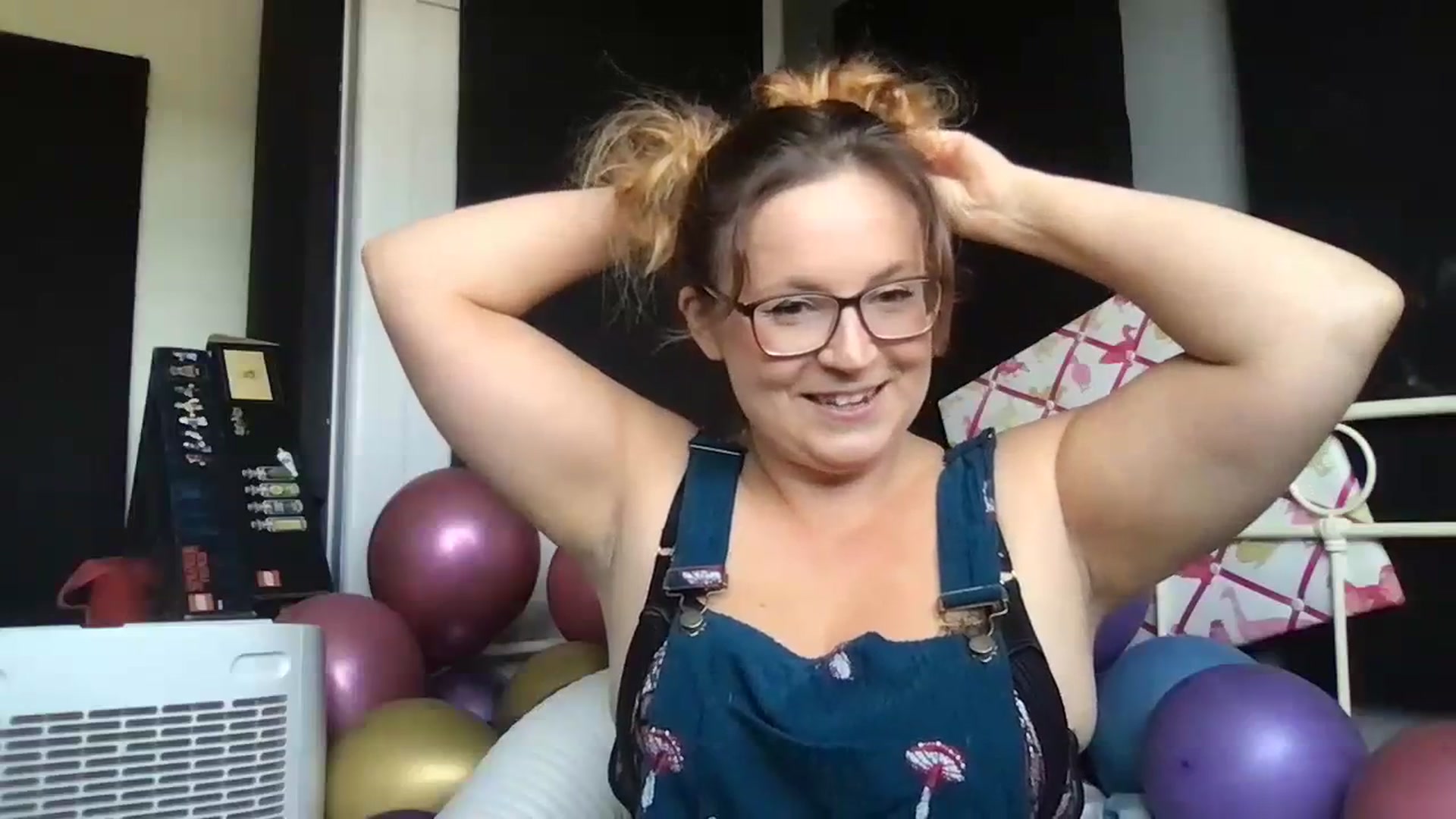 Gallery image thumbnail from CassieBrookes's myfreecams stream on, 10/04/2023, 13:49 image 6 of 20