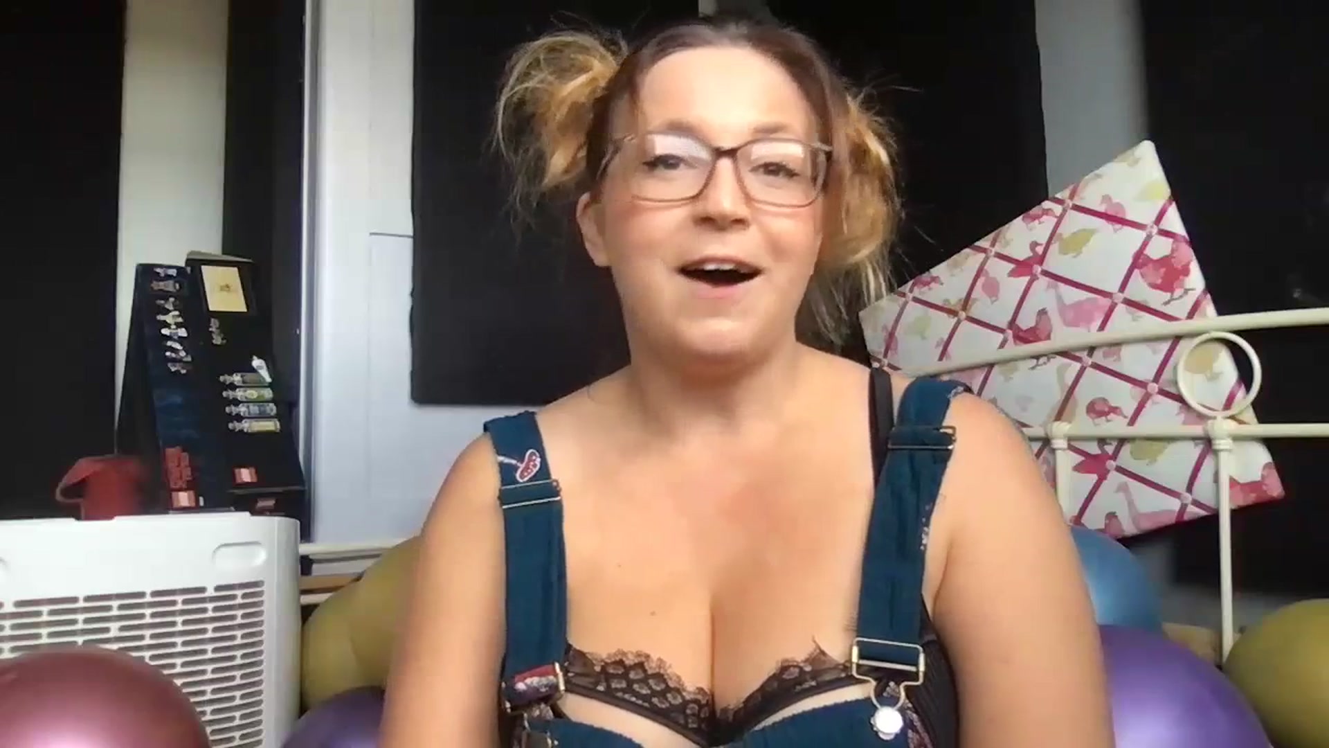 Gallery image thumbnail from CassieBrookes's myfreecams stream on, 10/04/2023, 13:49 image 18 of 20