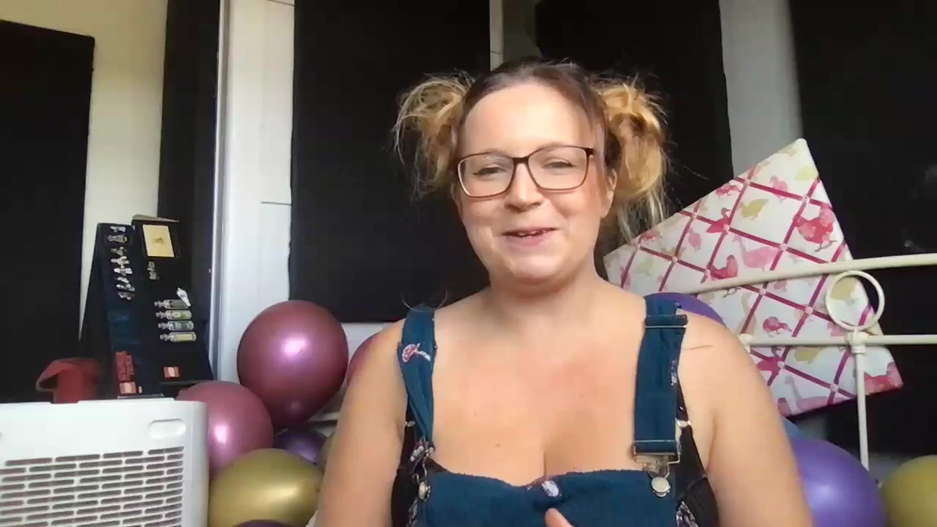 Gallery image thumbnail from CassieBrookes's myfreecams stream on, 10/04/2023, 13:49 image 12 of 20