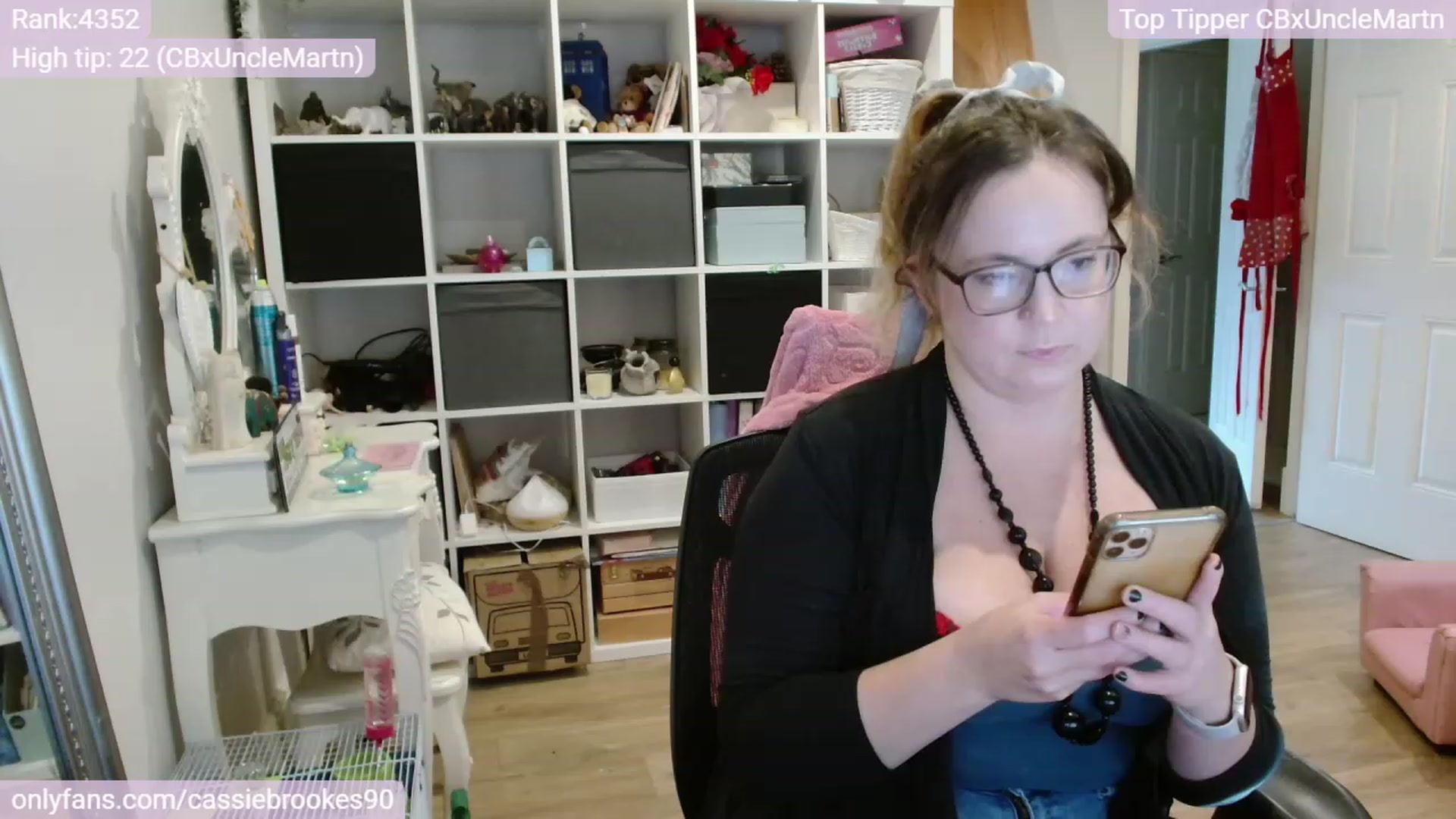 Gallery image thumbnail from CassieBrookes's myfreecams stream on, 11/14/2023, 15:16 image 11 of 20