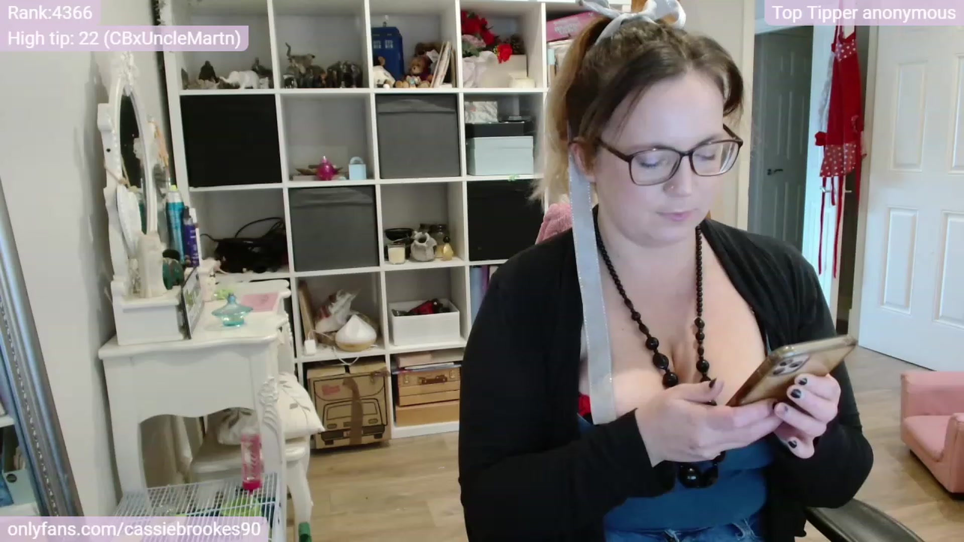 Gallery image thumbnail from CassieBrookes's myfreecams stream on, 11/14/2023, 15:16 image 3 of 20