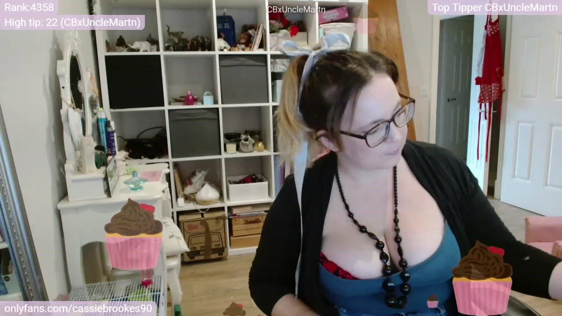 Gallery image thumbnail from CassieBrookes's myfreecams stream on, 11/14/2023, 15:16 image 7 of 20