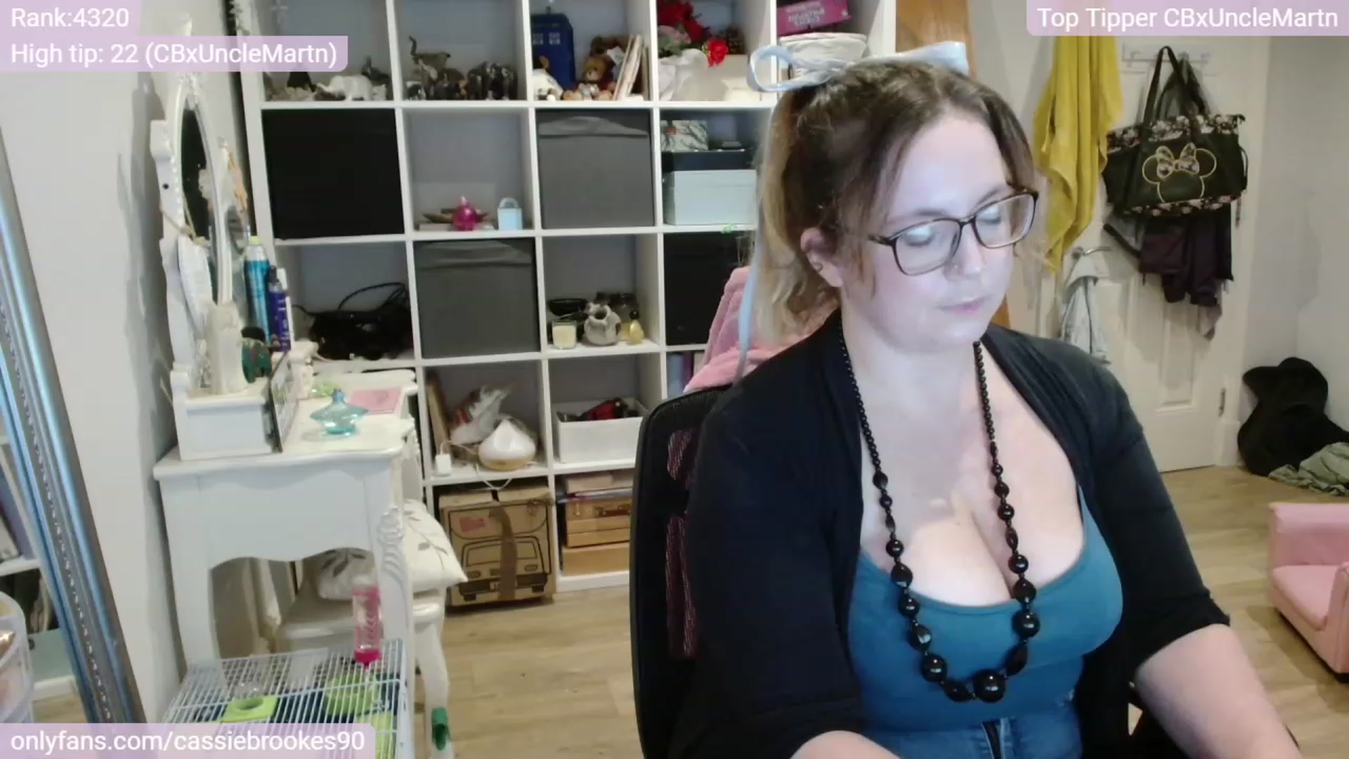 Gallery image thumbnail from CassieBrookes's myfreecams stream on, 11/14/2023, 17:14 image 3 of 20