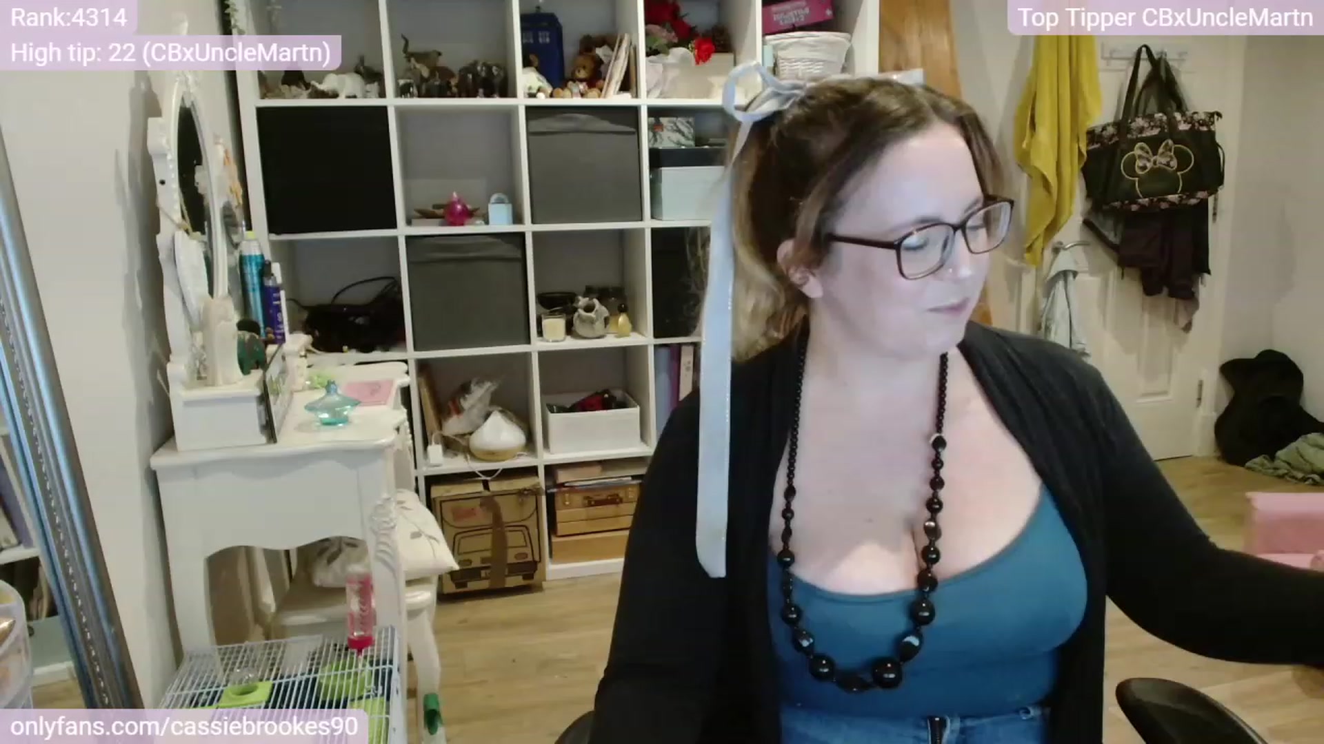 Gallery image thumbnail from CassieBrookes's myfreecams stream on, 11/14/2023, 17:14 image 14 of 20
