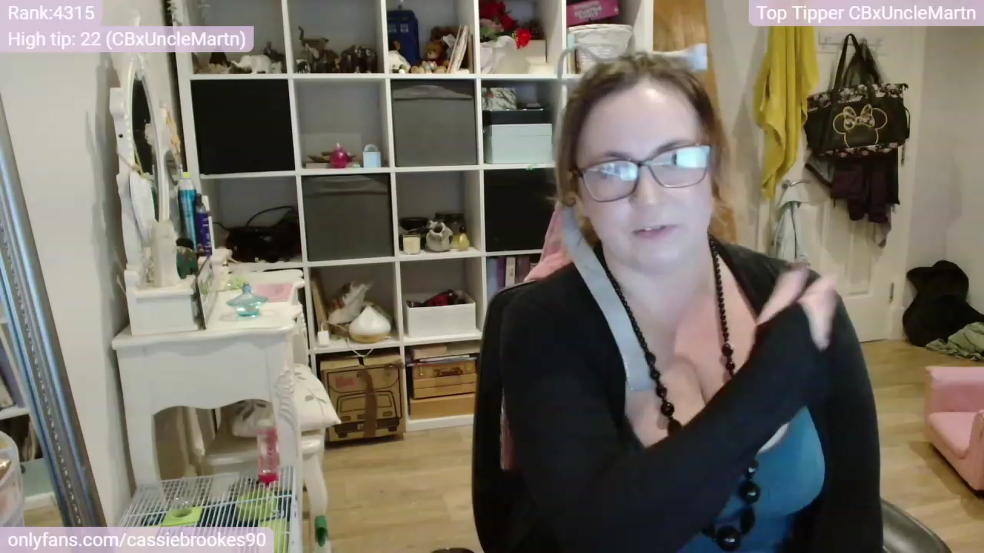Gallery image thumbnail from CassieBrookes's myfreecams stream on, 11/14/2023, 17:14 image 17 of 20