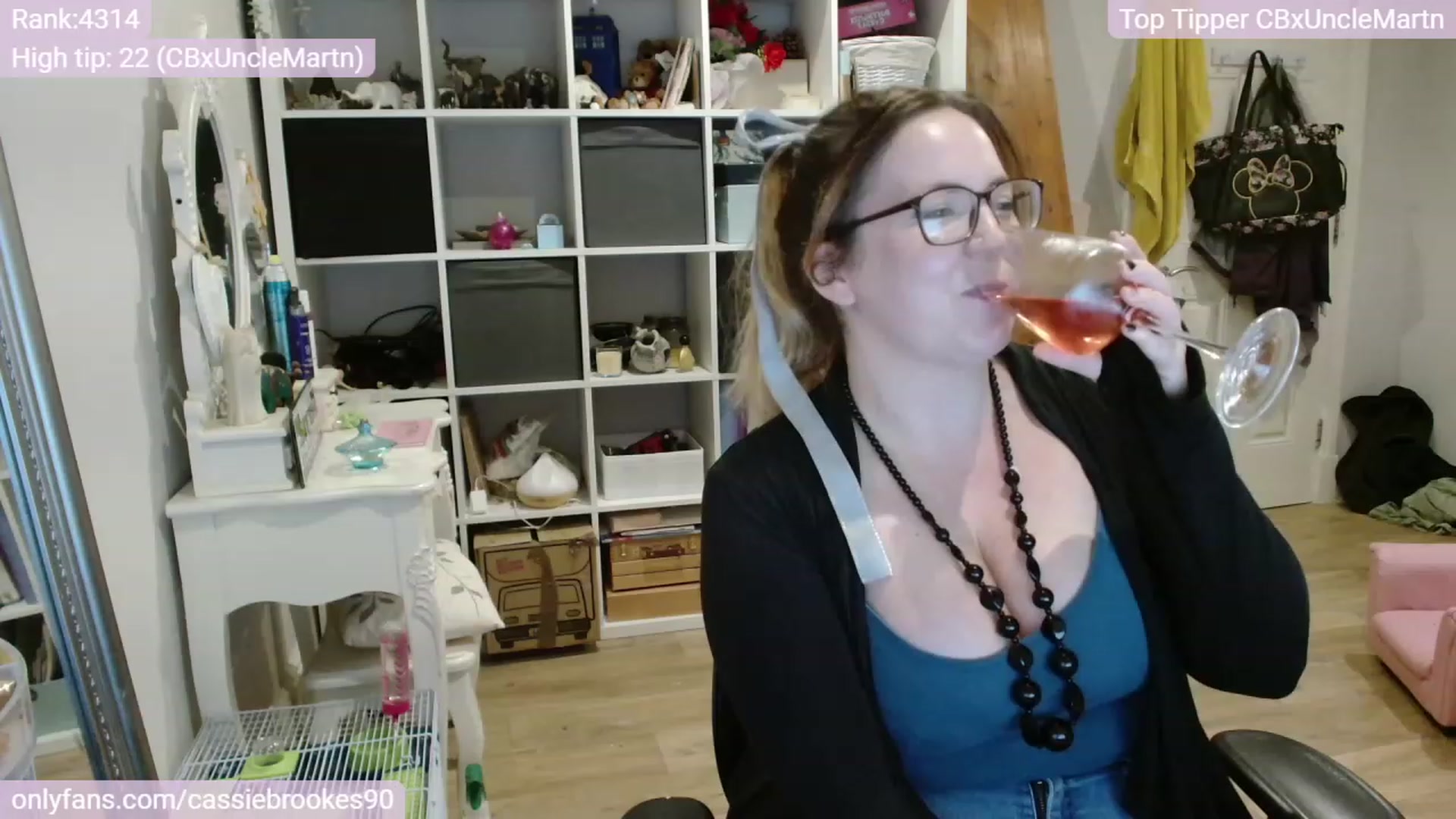 Gallery image thumbnail from CassieBrookes's myfreecams stream on, 11/14/2023, 17:14 image 13 of 20