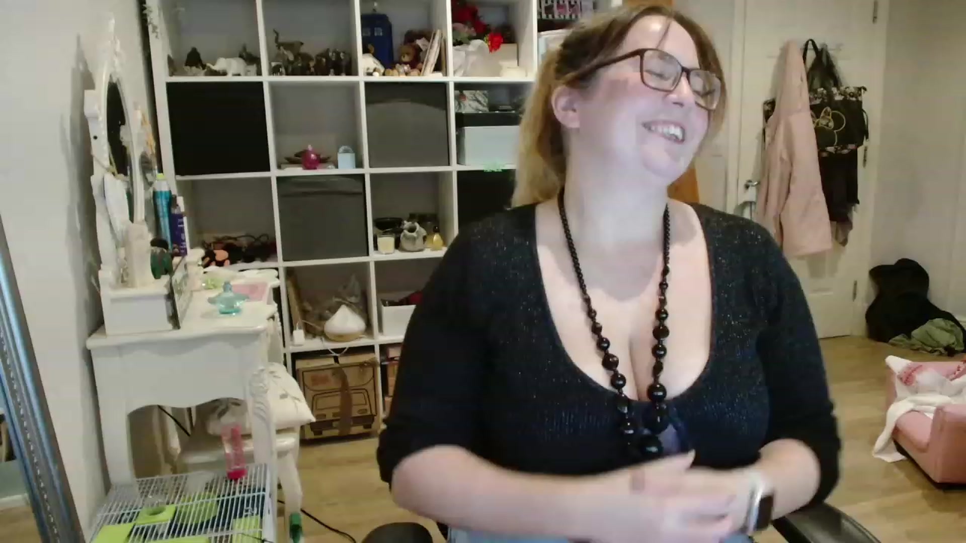 Gallery image thumbnail from CassieBrookes's myfreecams stream on, 11/17/2023, 17:07 image 19 of 20