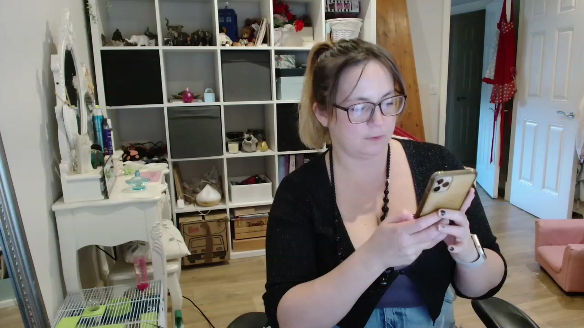 Gallery image thumbnail from CassieBrookes's myfreecams stream on, 11/17/2023, 17:07 image 2 of 20