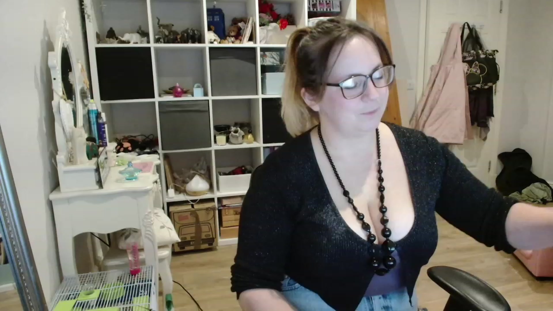 Gallery image thumbnail from CassieBrookes's myfreecams stream on, 11/17/2023, 17:07 image 4 of 20