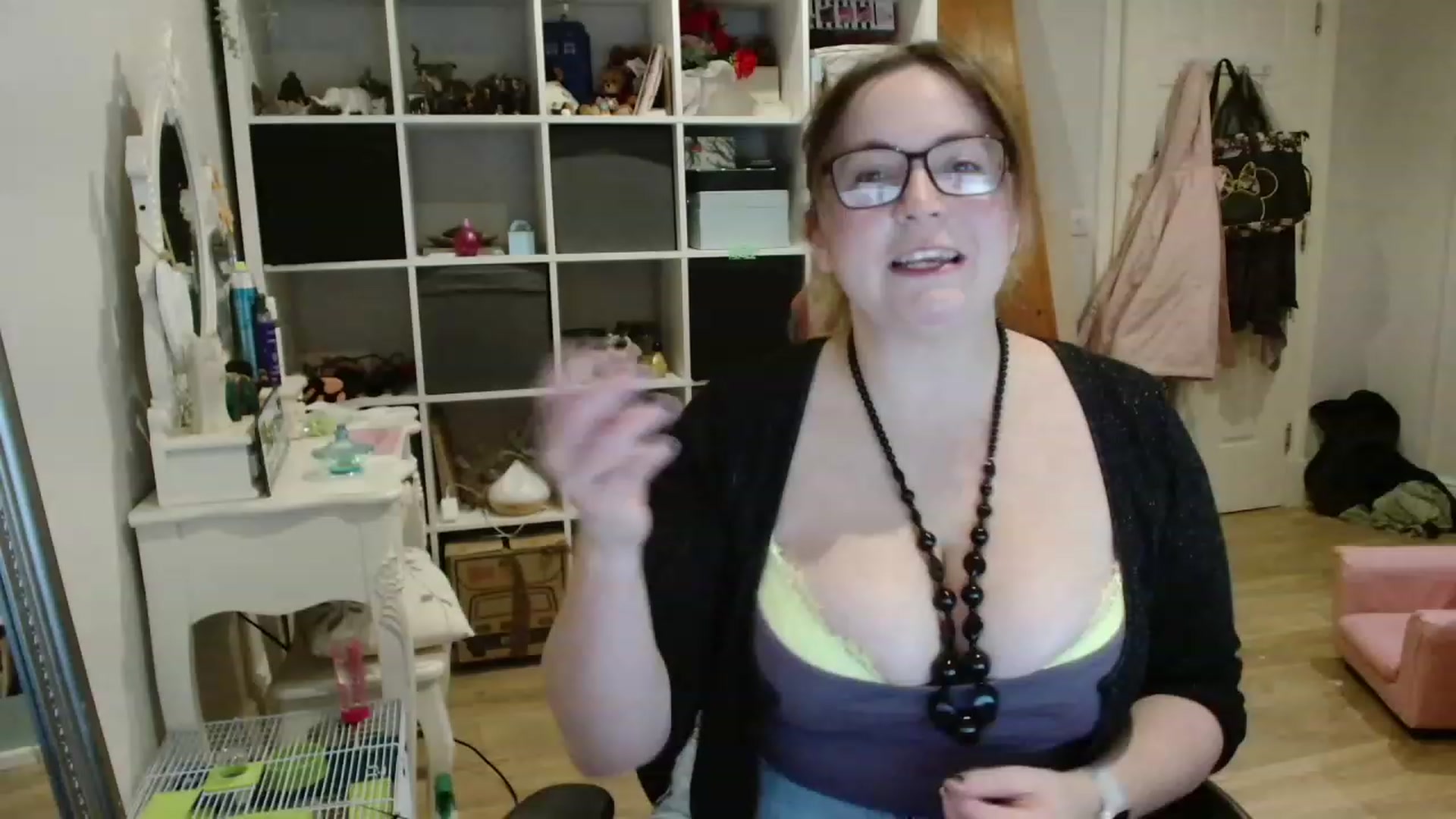 Gallery image thumbnail from CassieBrookes's myfreecams stream on, 11/17/2023, 17:07 image 10 of 20