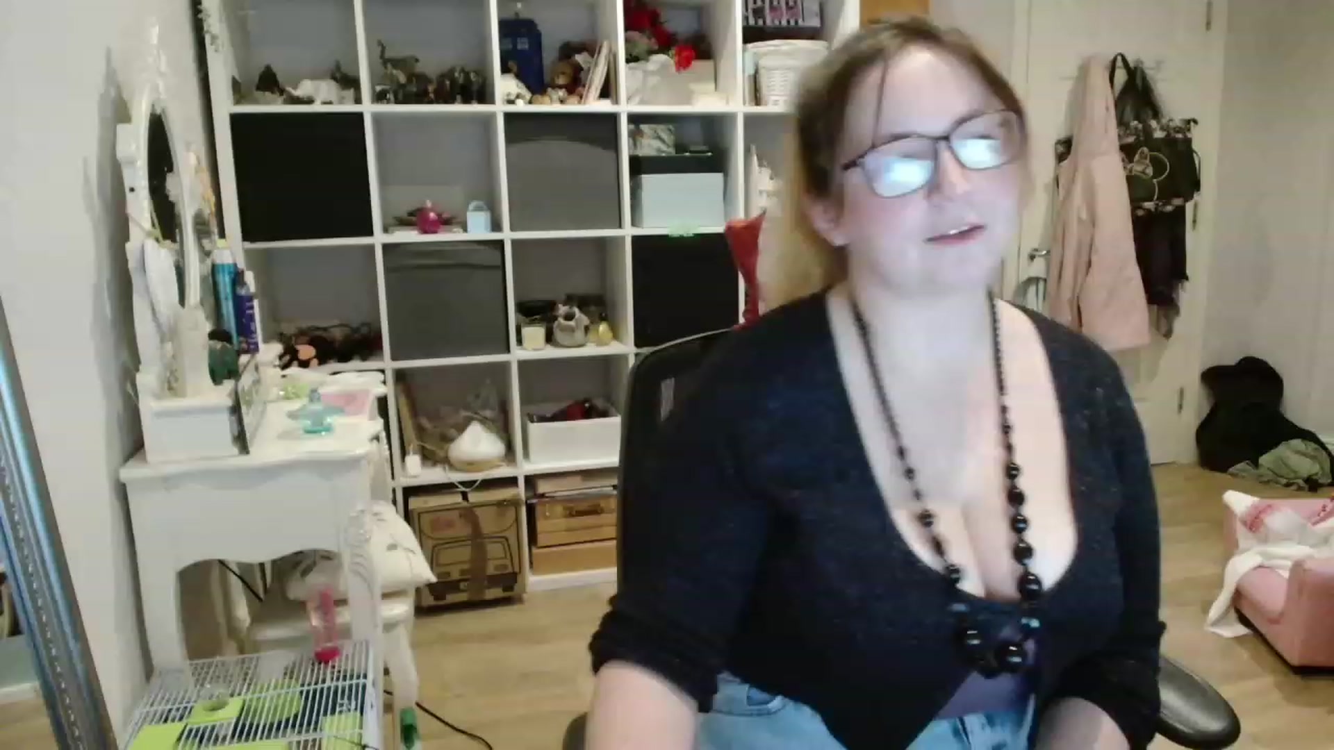 Gallery image thumbnail from CassieBrookes's myfreecams stream on, 11/17/2023, 17:07 image 20 of 20