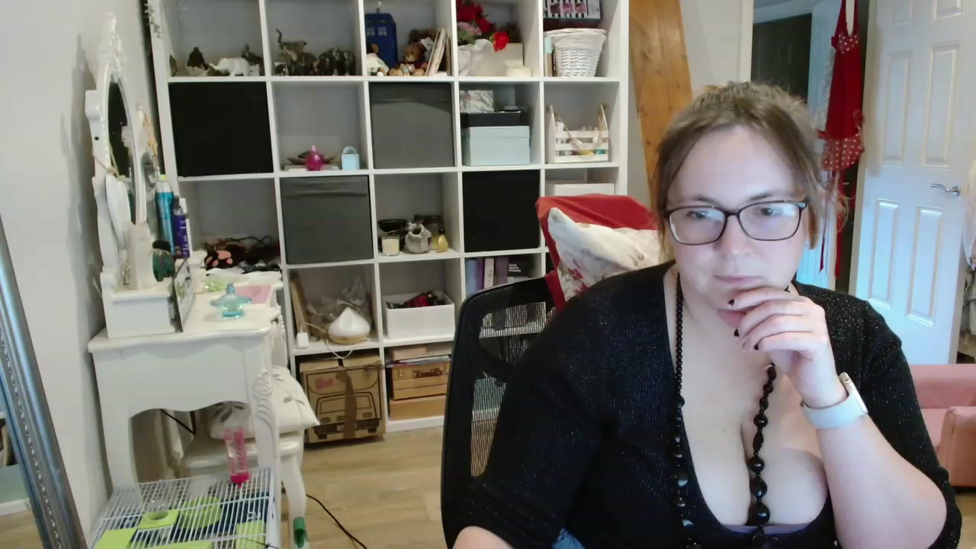 Gallery image thumbnail from CassieBrookes's myfreecams stream on, 11/17/2023, 17:07 image 1 of 20