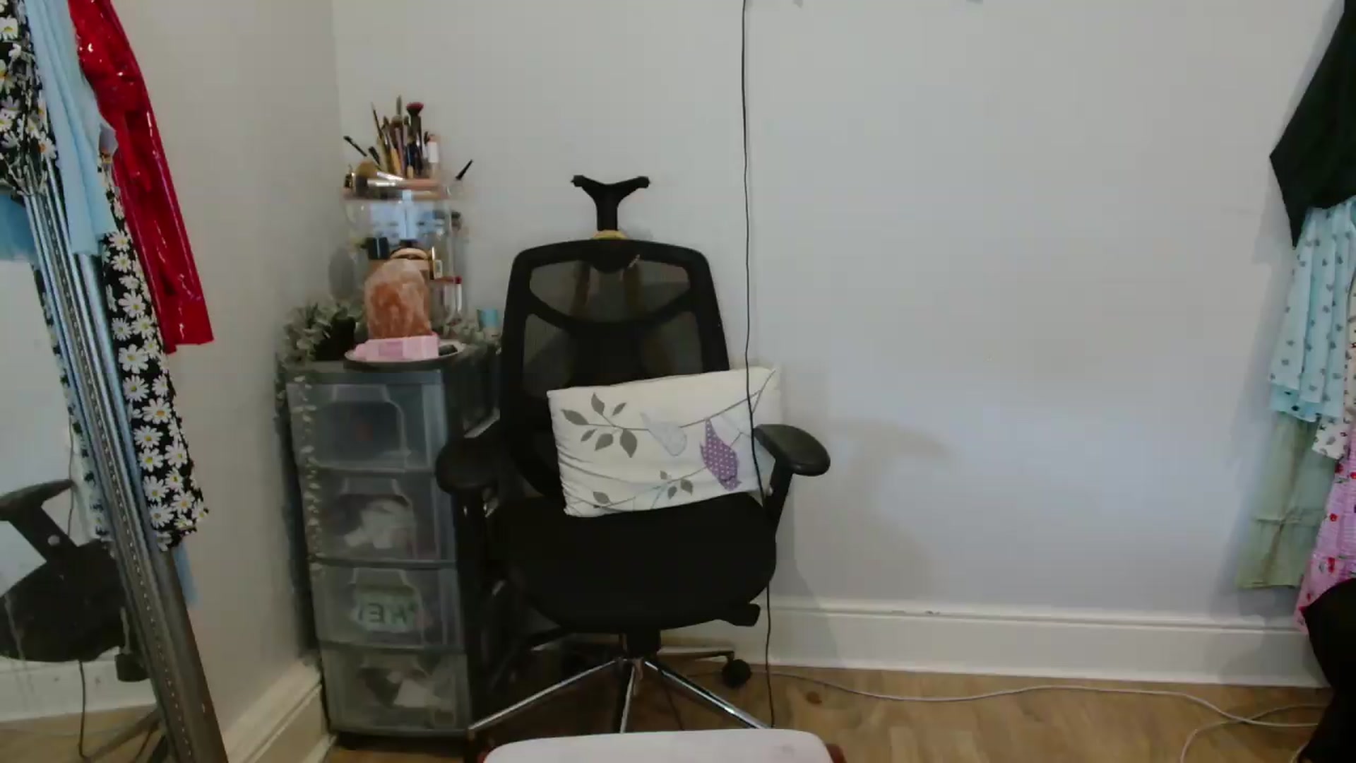 Gallery image thumbnail from CassieBrookes's myfreecams stream on, 06/16/2026, 17:17 image 18 of 20