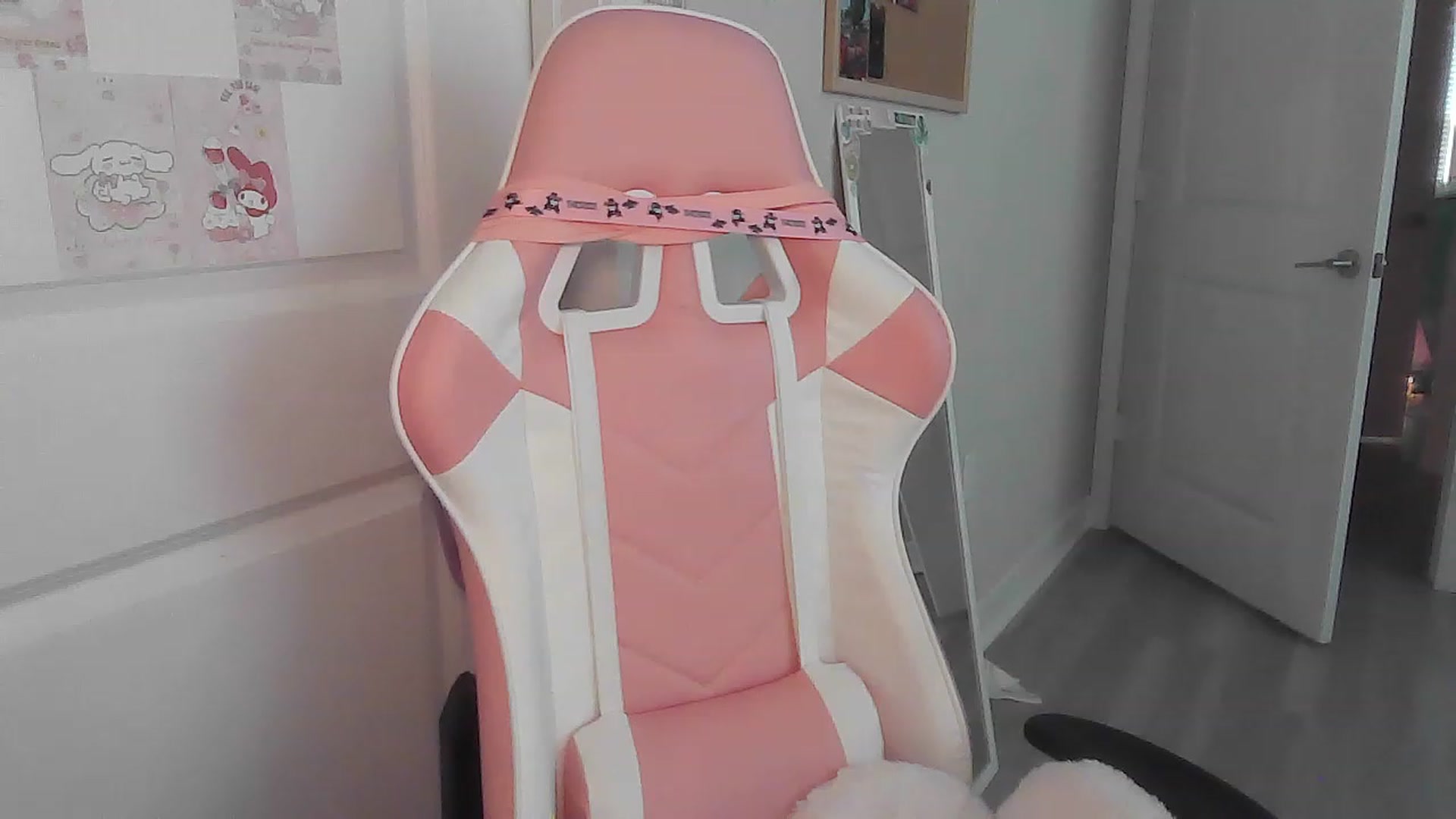 Gallery image thumbnail from CassieCarson's myfreecams stream on, 11/16/2022, 15:11 image 15 of 20