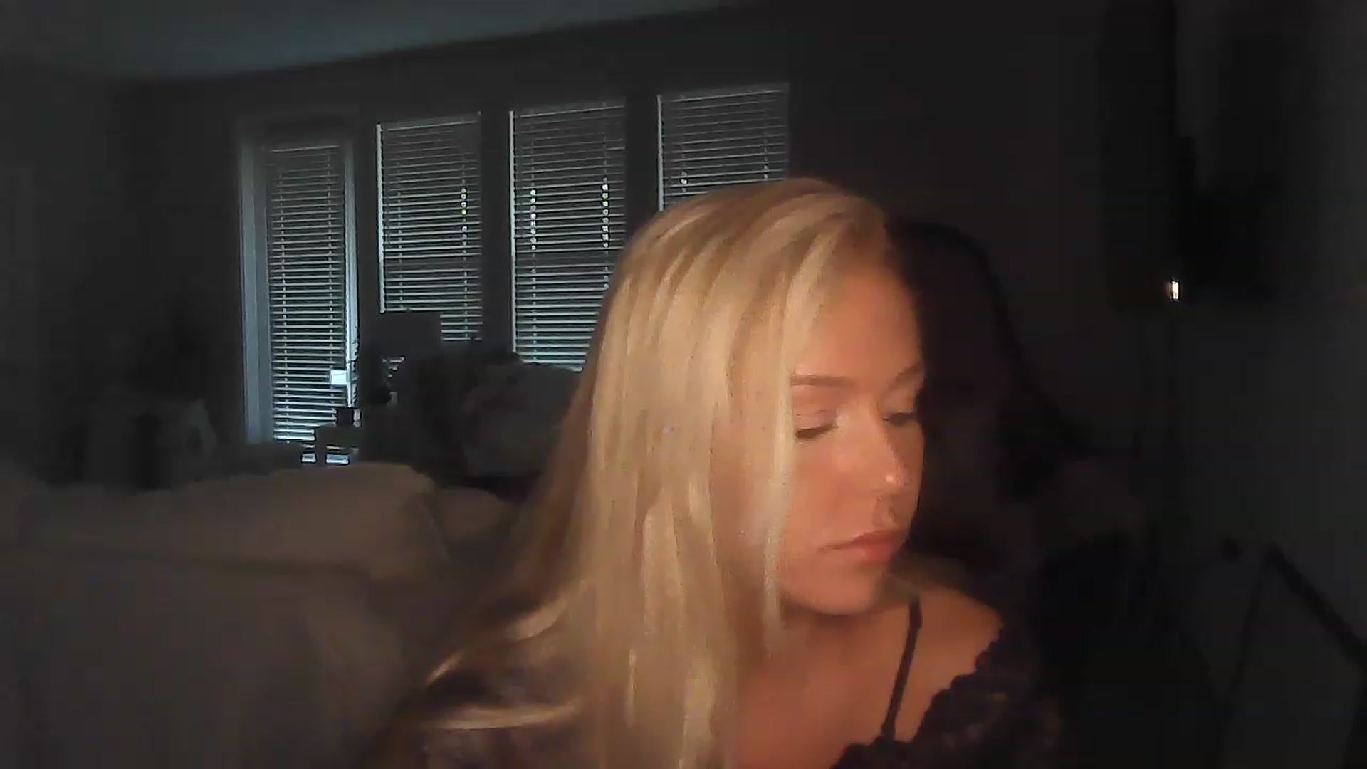 Gallery image thumbnail from CassieCarson's myfreecams stream on, 12/01/2022, 15:17 image 4 of 20