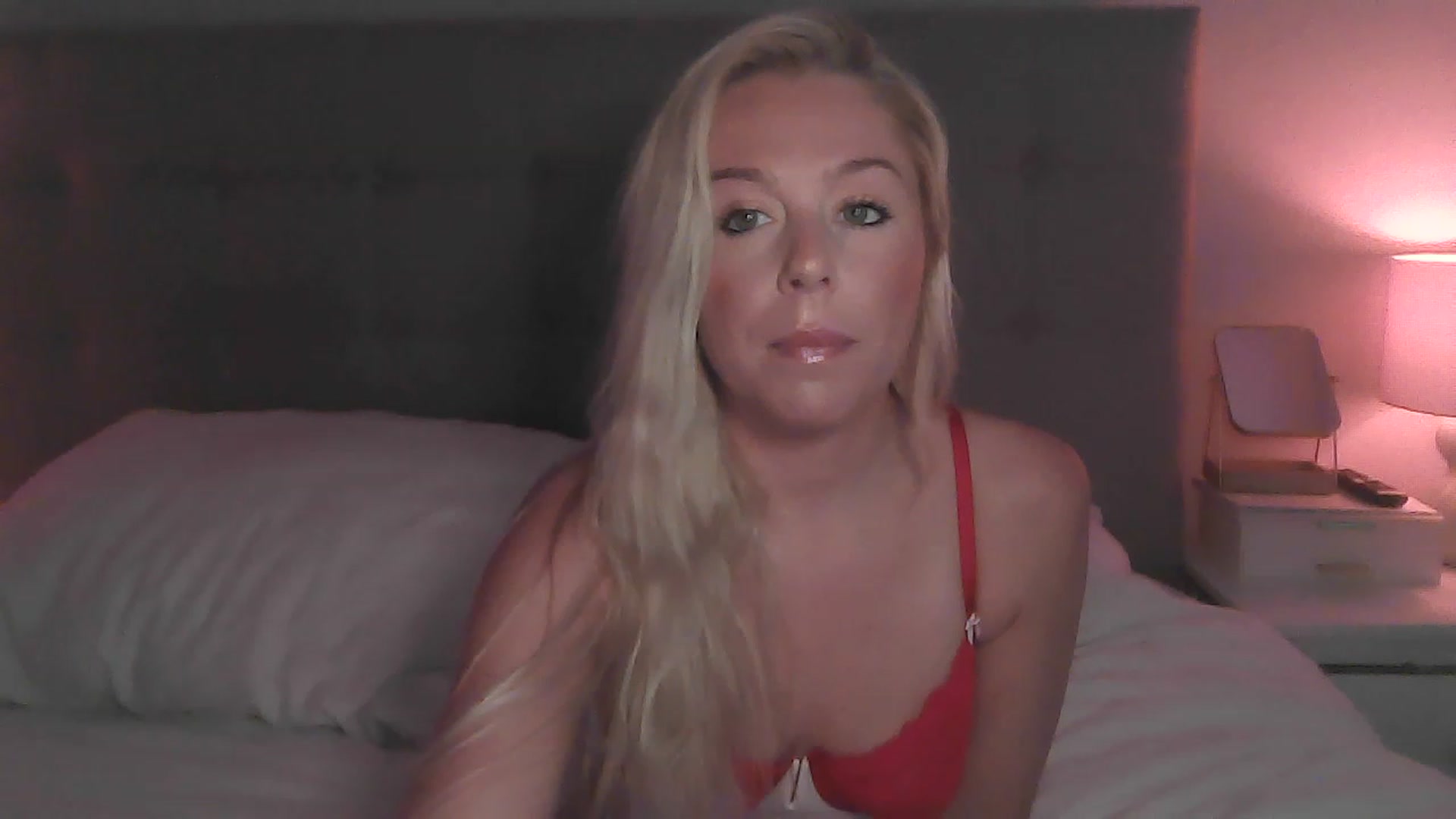 Gallery image thumbnail from CassieCarson's myfreecams stream on, 12/19/2022, 14:45 image 6 of 20