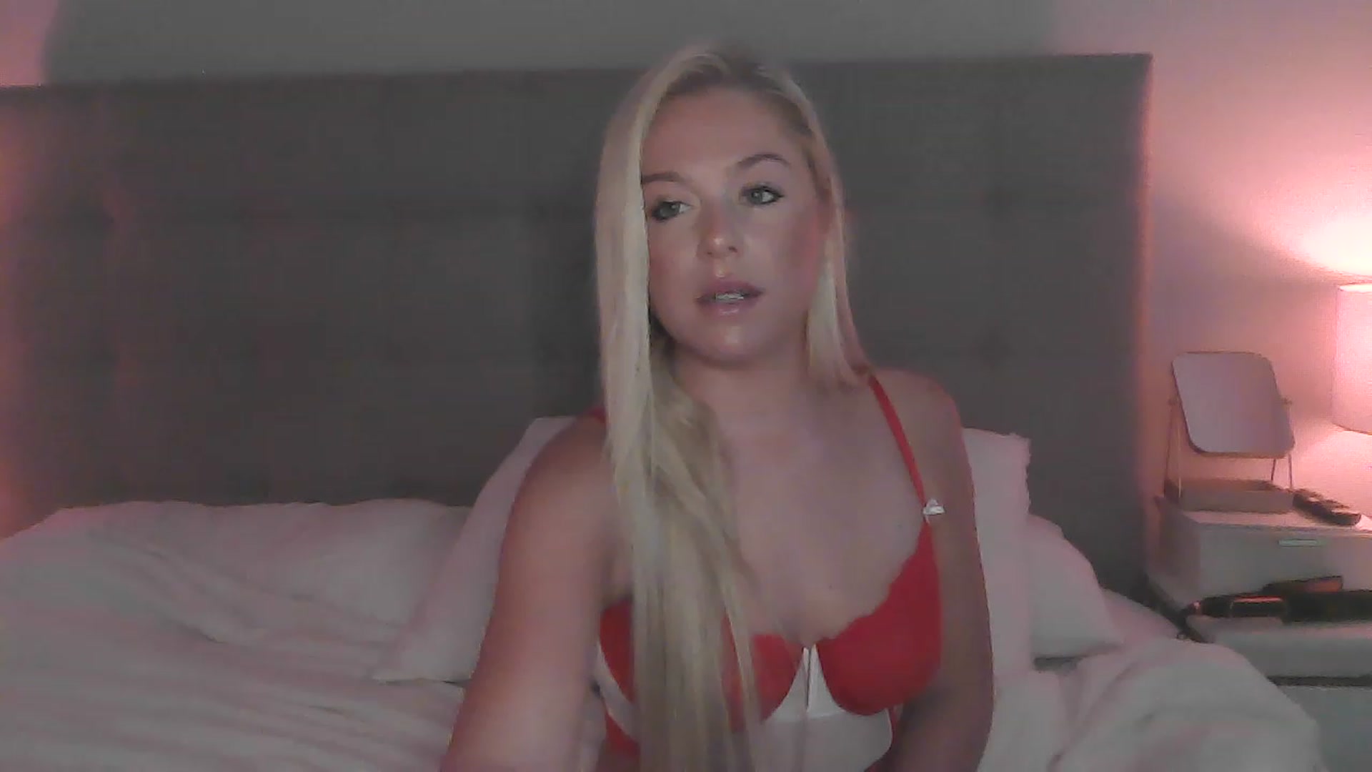 Gallery image thumbnail from CassieCarson's myfreecams stream on, 12/19/2022, 15:31 image 7 of 20